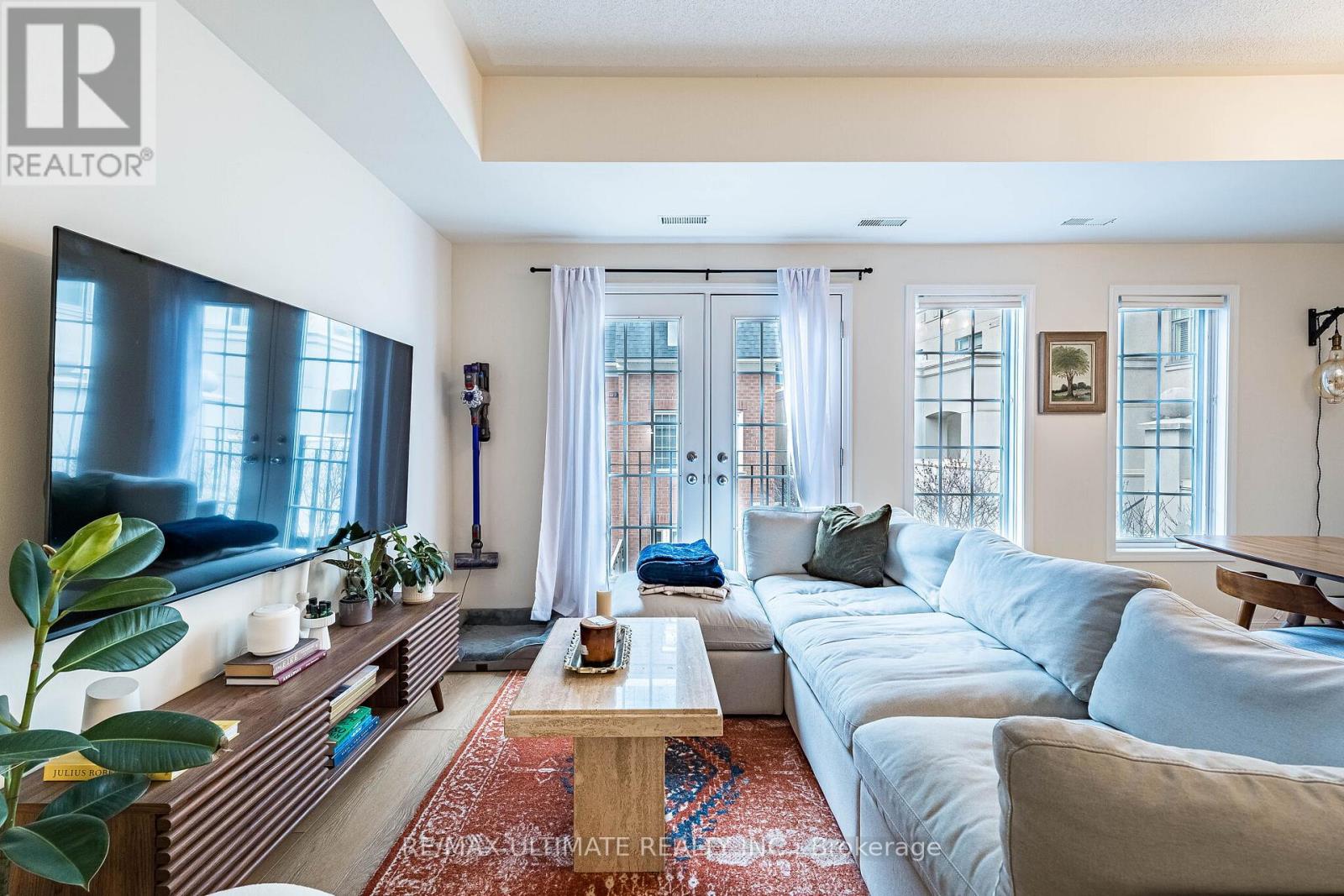 14 - 11 Niagara Street Property Photo 11
