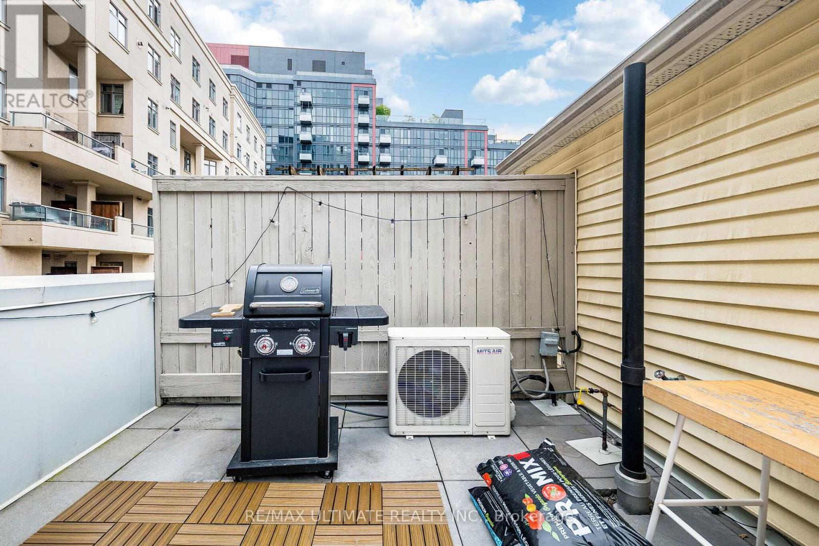 14 - 11 Niagara Street Property Photo 44