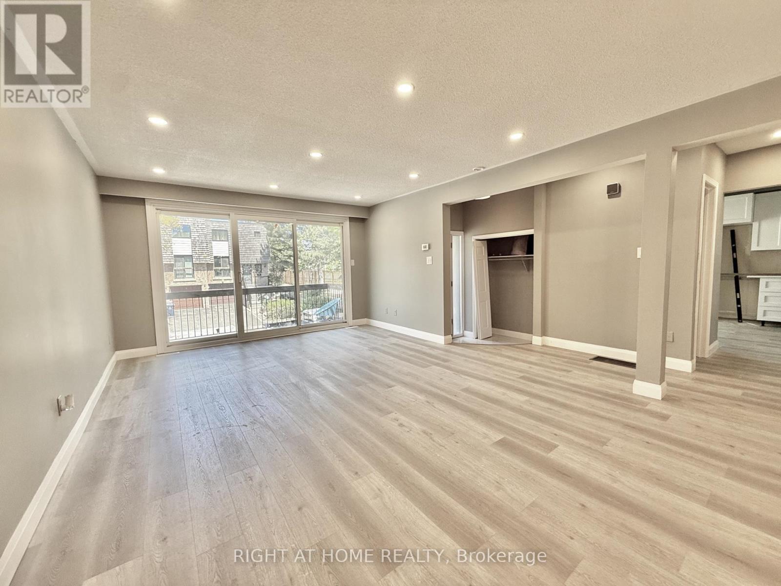 24 - 7 Vale Carse Way Property Photo 6