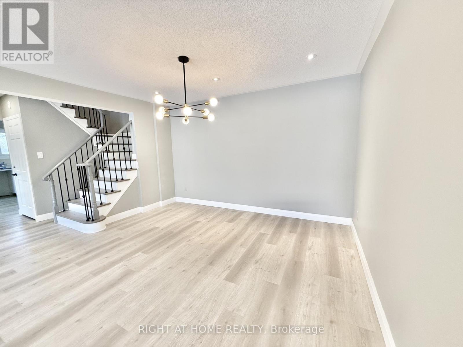 24 - 7 Vale Carse Way Property Photo 8