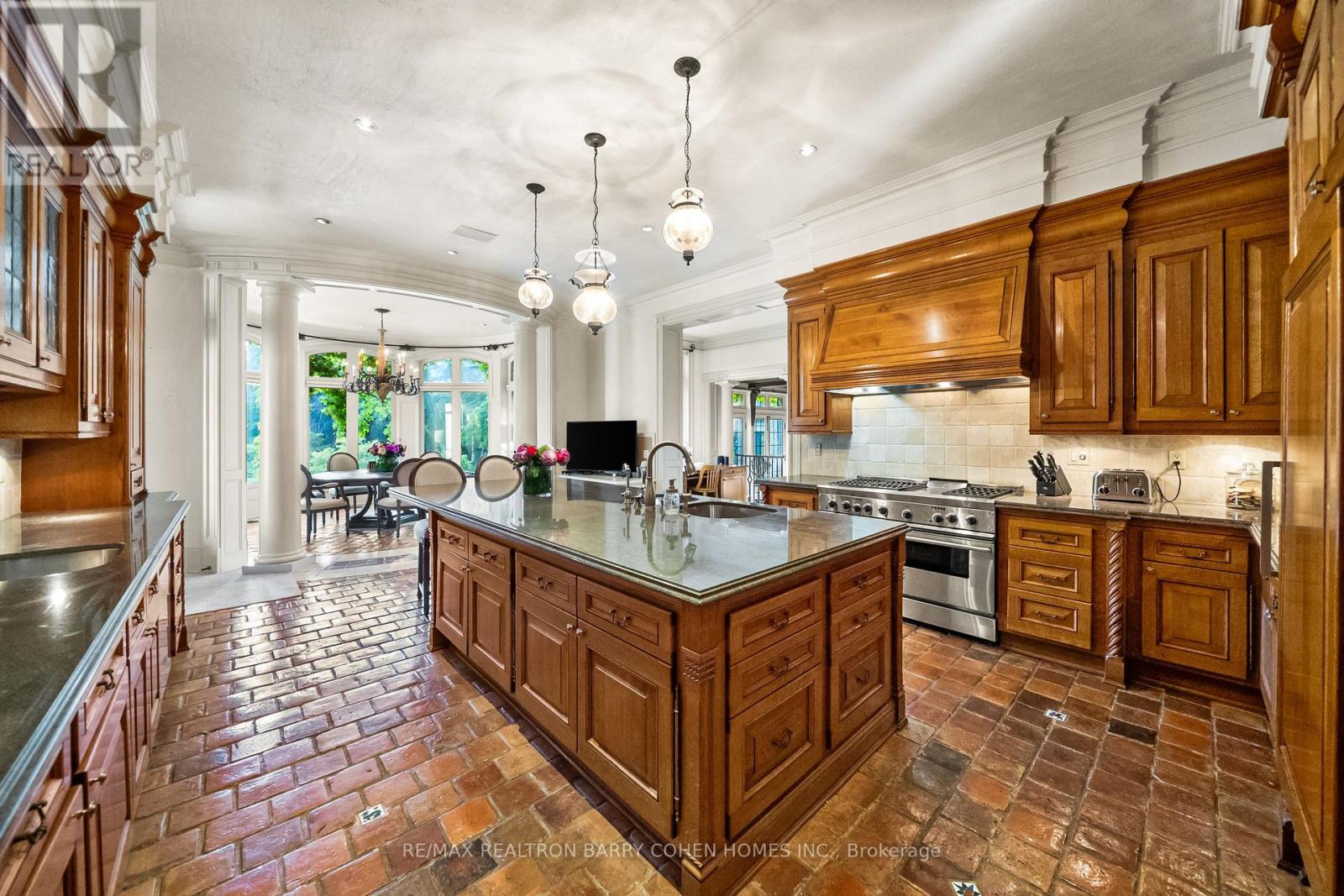 85 The Bridle Path Property Photo 10