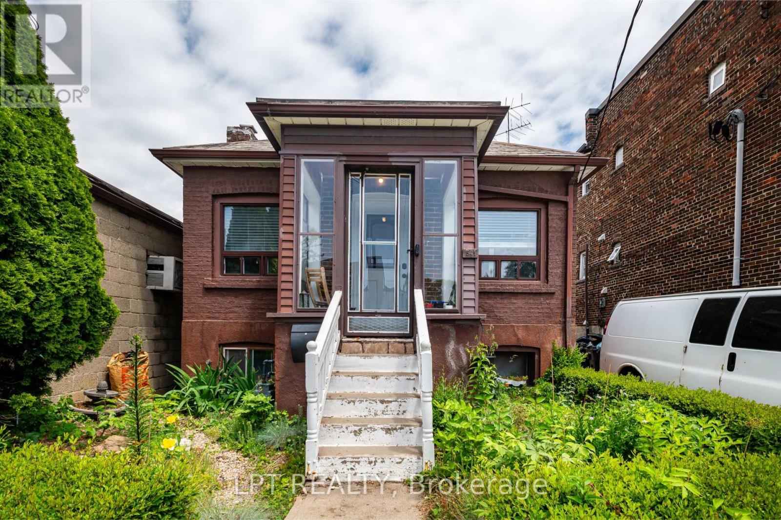 541 Vaughan Road Property Photo 2