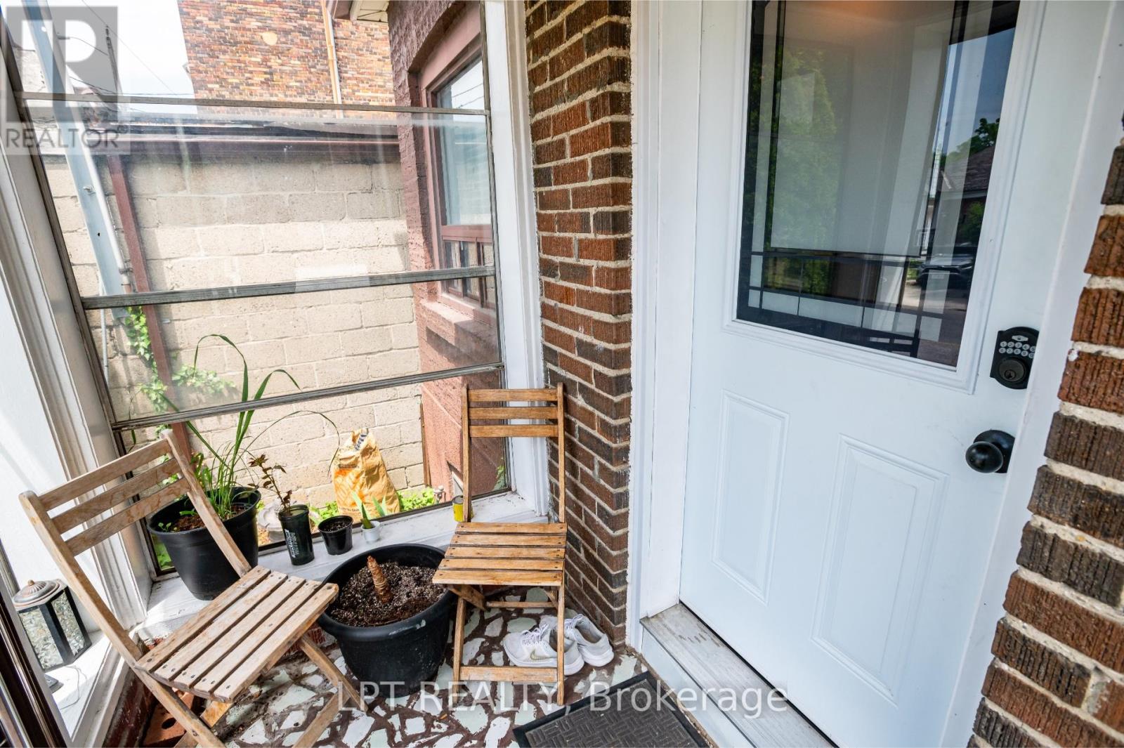 541 Vaughan Road Property Photo 4