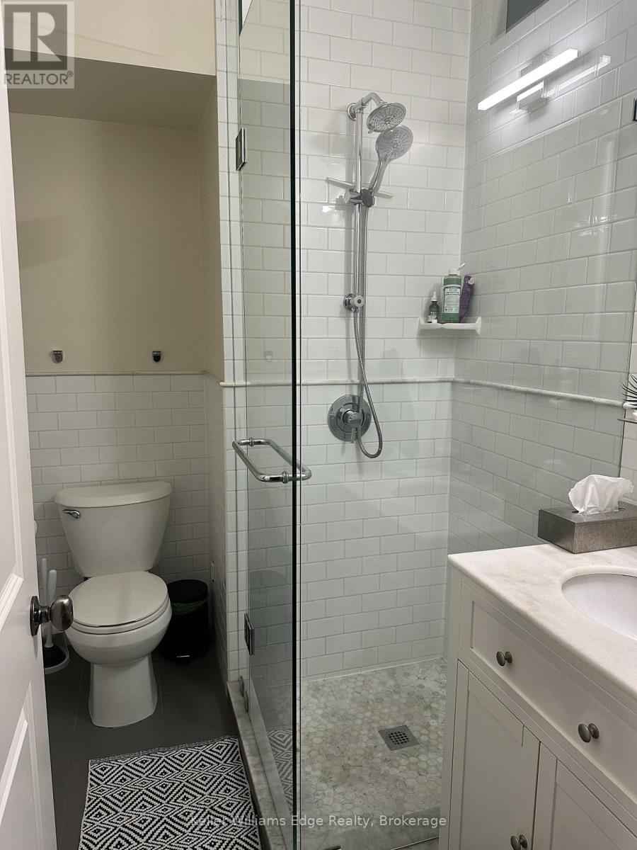 842 King Street W Property Photo 12