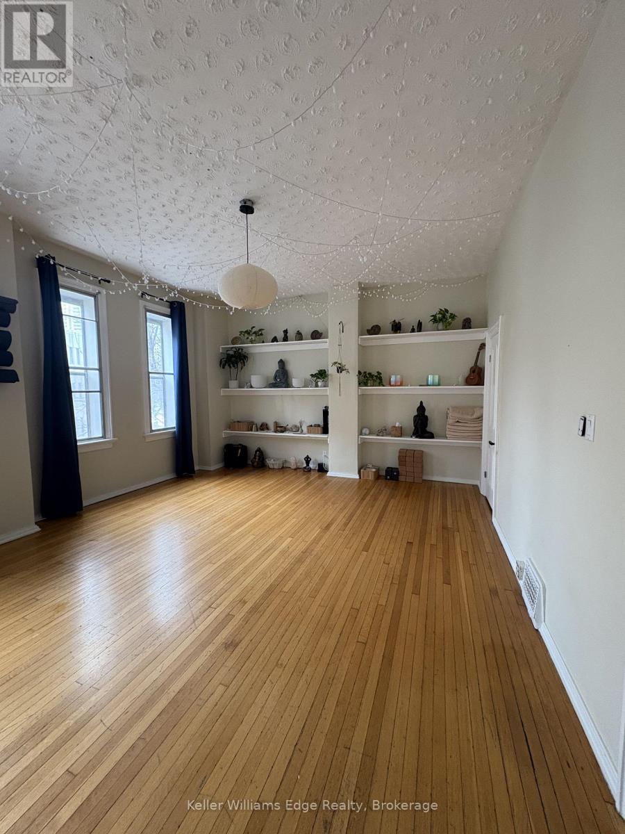 842 King Street W Property Photo 21
