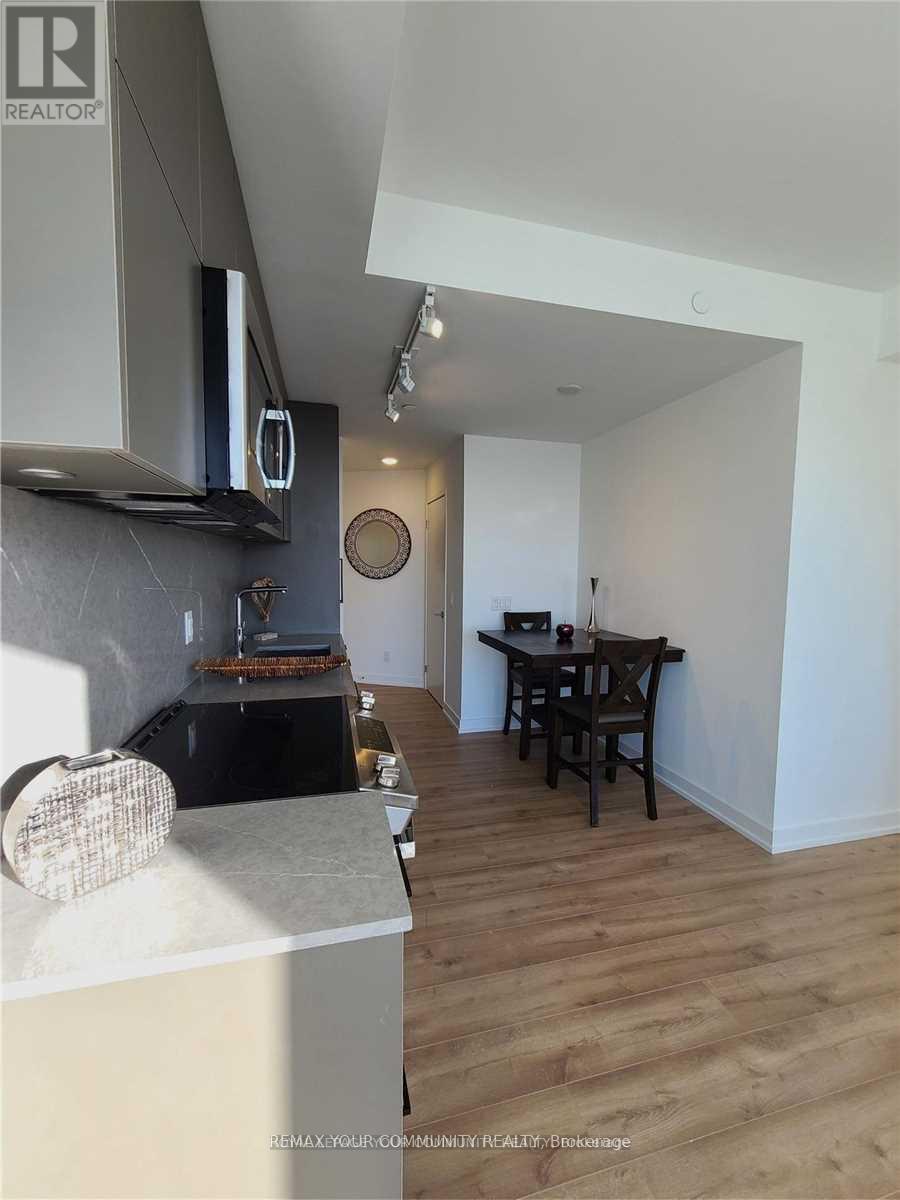 1503 - 135 East Liberty Street Property Photo 4