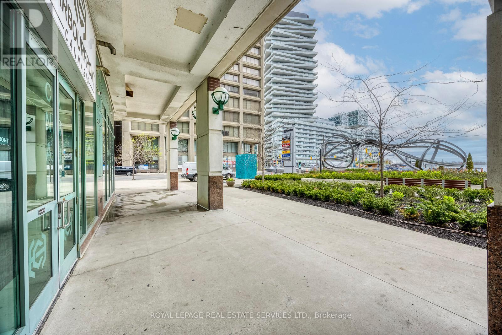 10 Yonge Street Property Photo 6