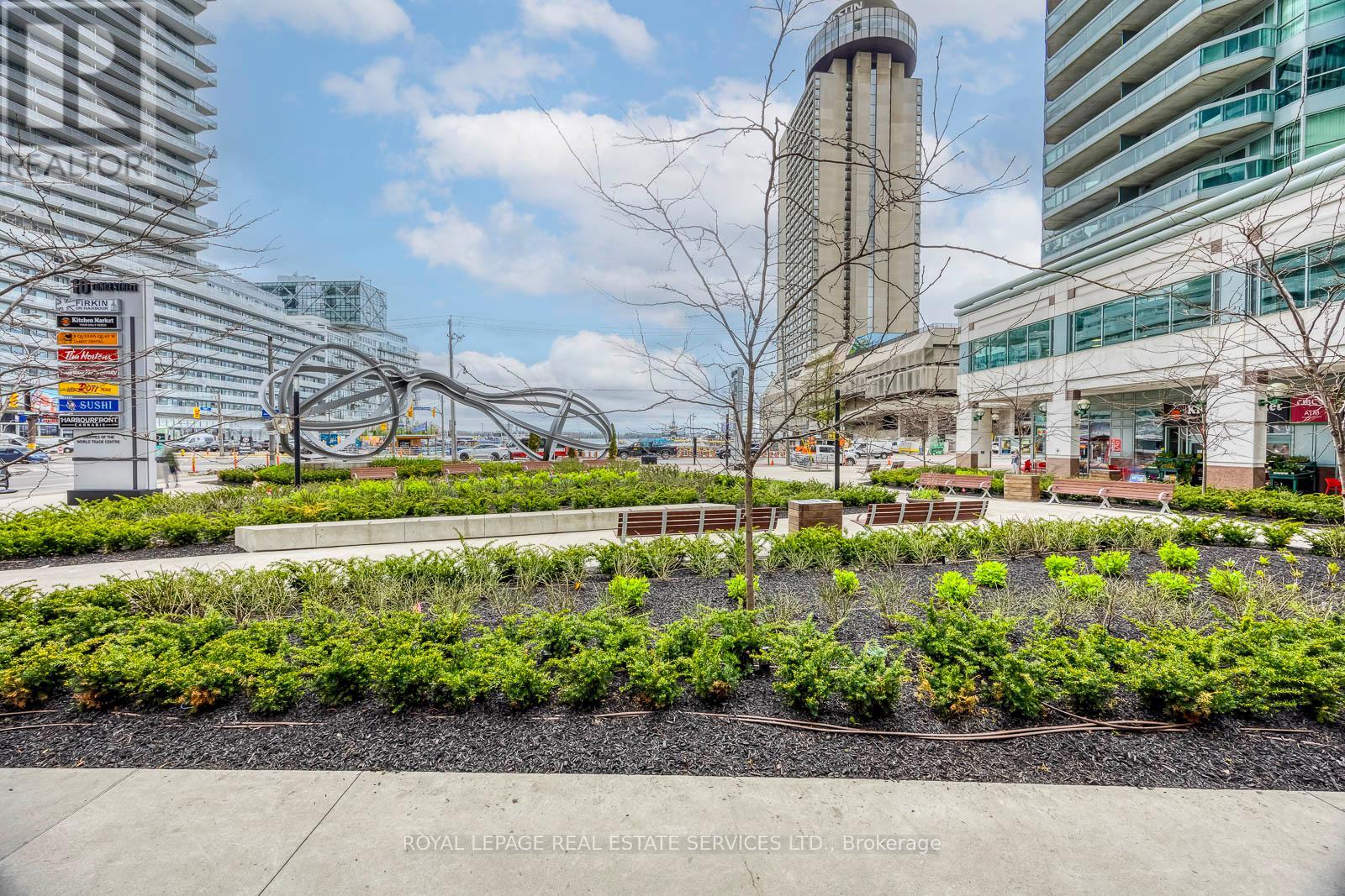 10 Yonge Street Property Photo 12