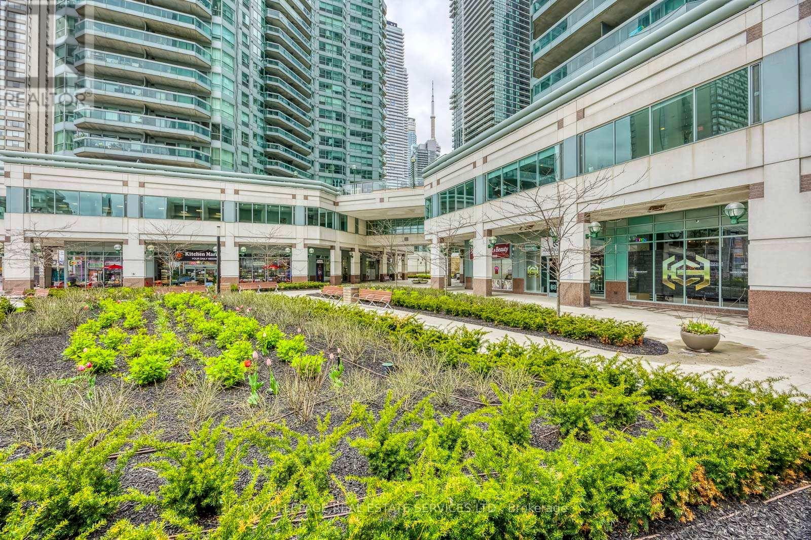 10 Yonge Street Property Photo 16