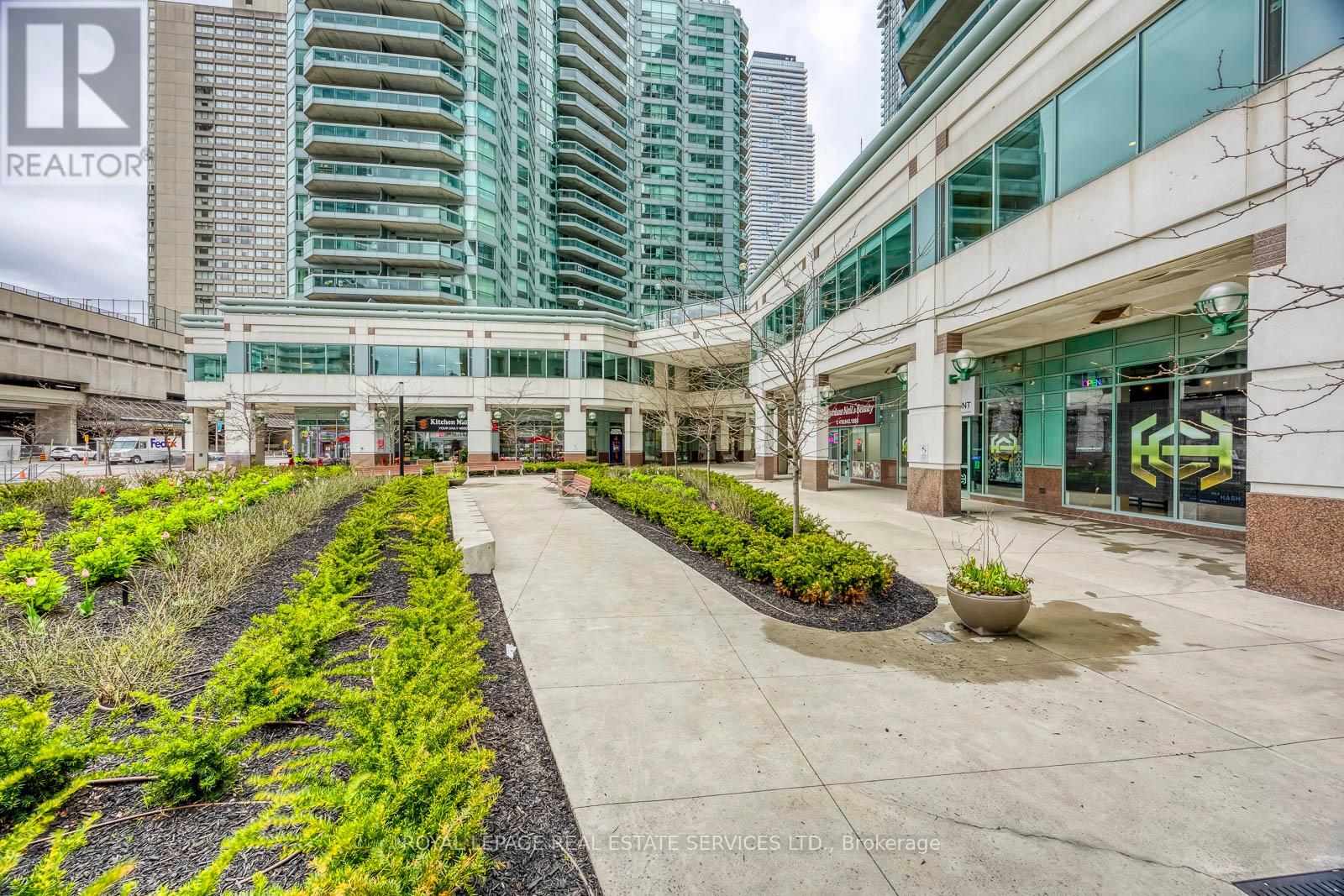 10 Yonge Street Property Photo 17