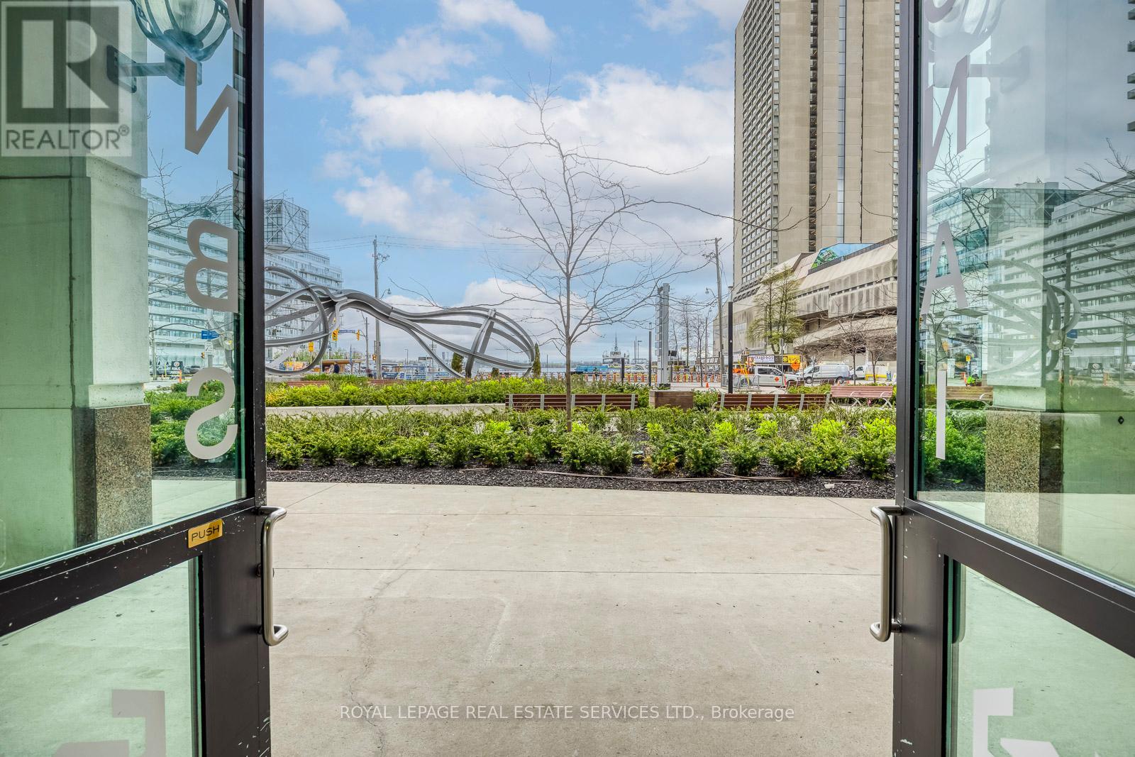 10 Yonge Street Property Photo 18