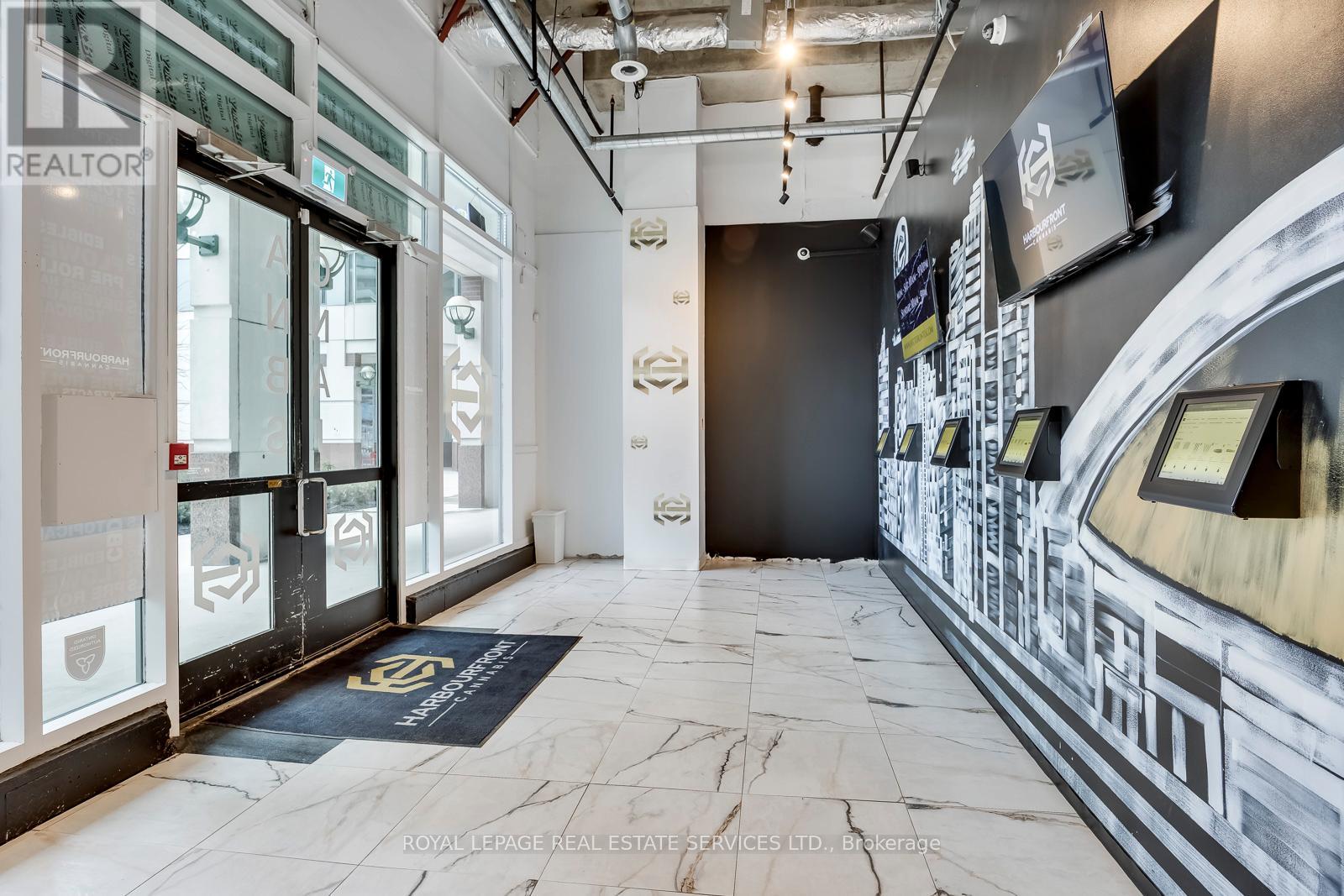 10 Yonge Street Property Photo 21