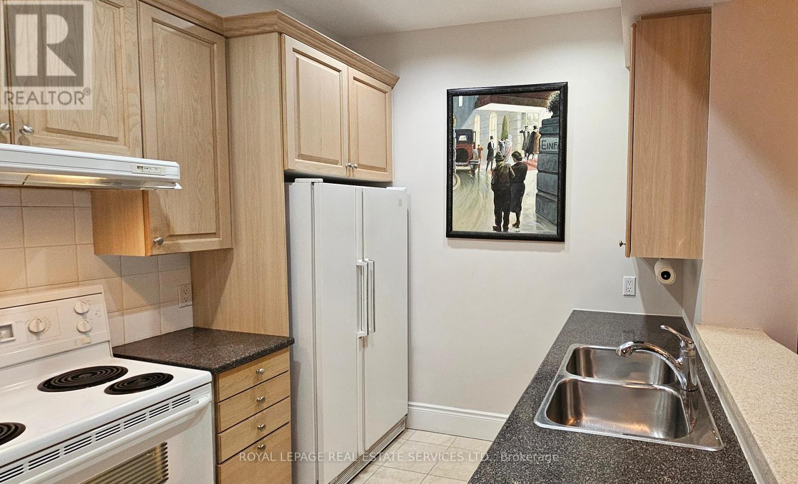 306 - 102 Bloor Street W Property Photo 10
