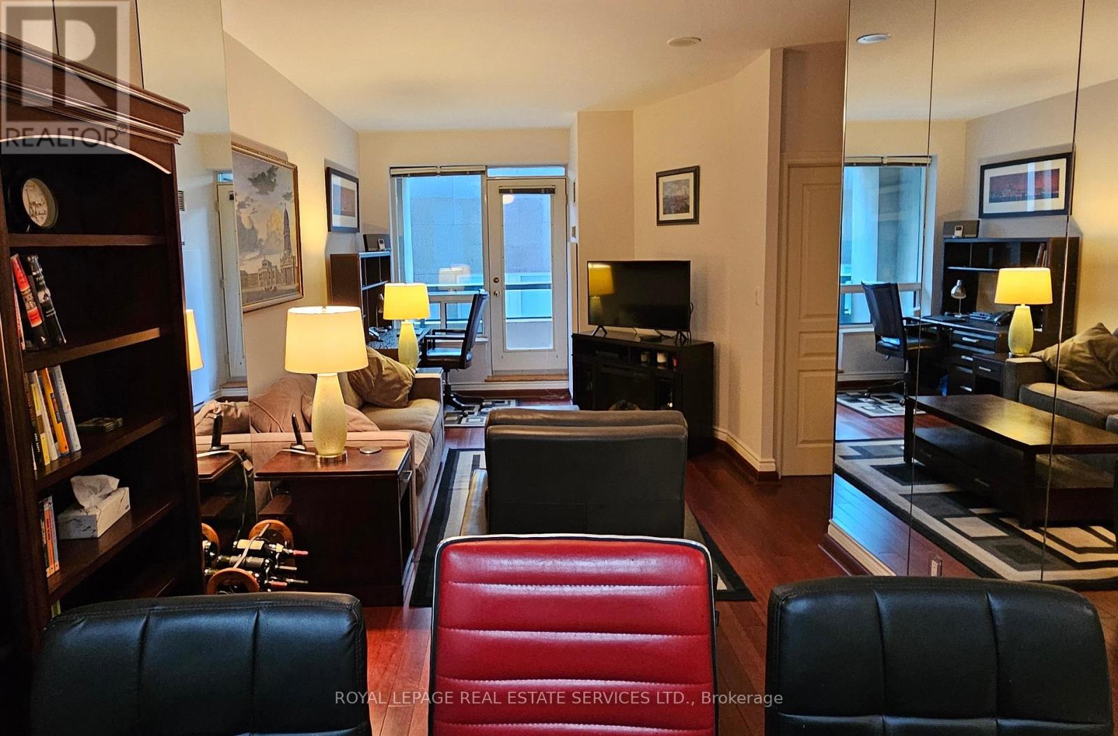 306 - 102 Bloor Street W Property Photo 11