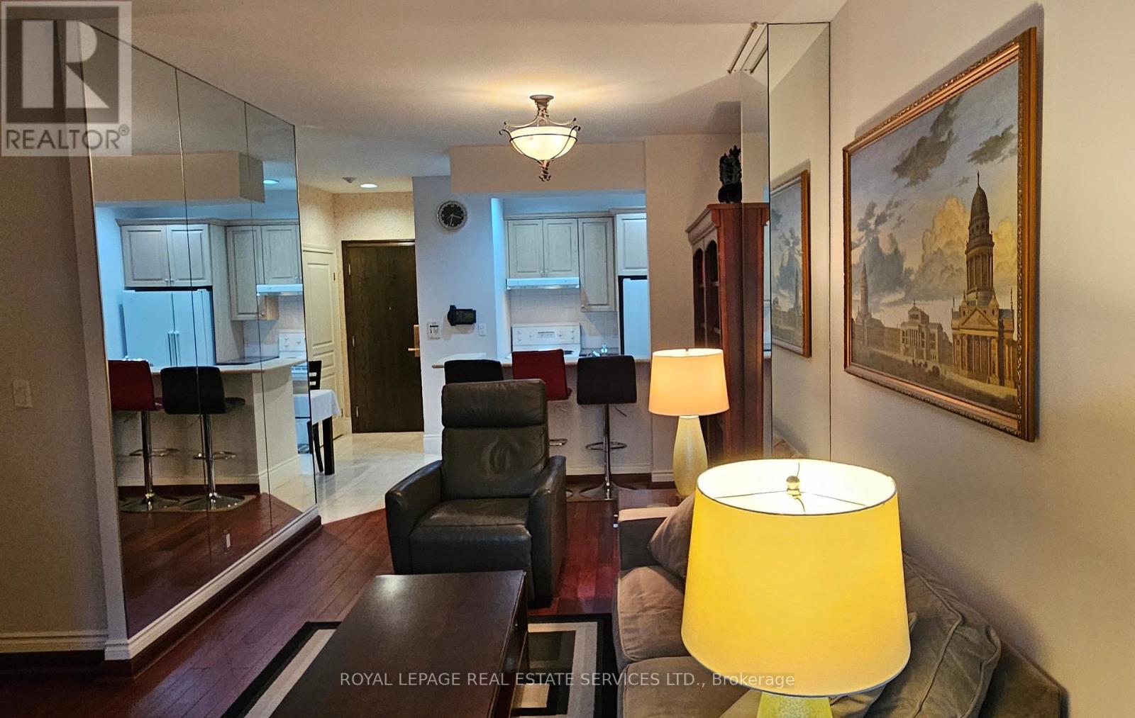 306 - 102 Bloor Street W Property Photo 12