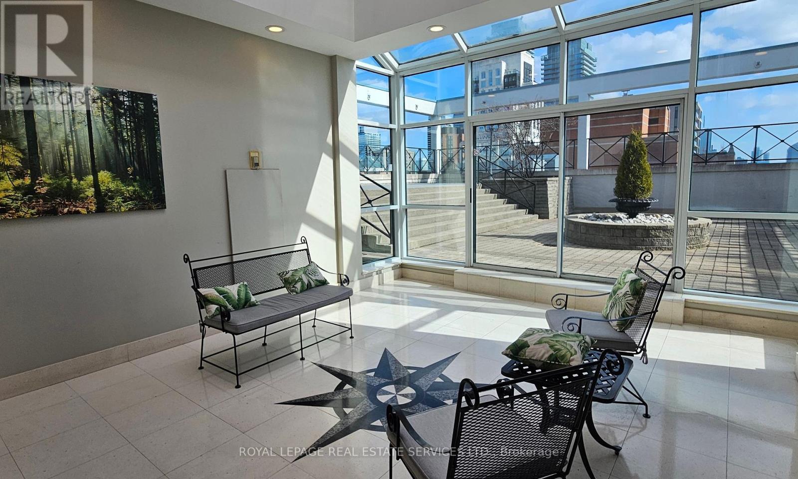 306 - 102 Bloor Street W Property Photo 17