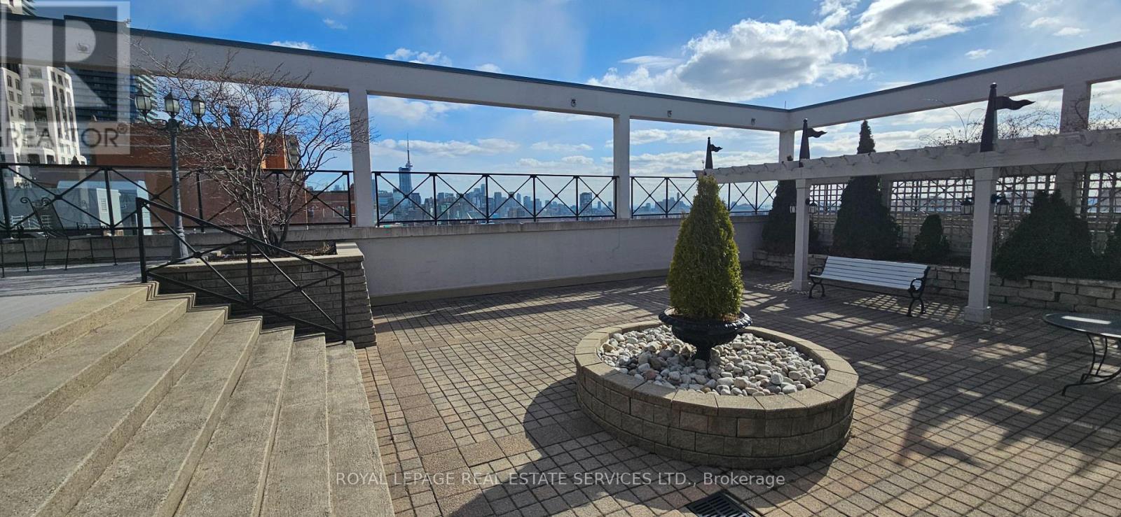 306 - 102 Bloor Street W Property Photo 18