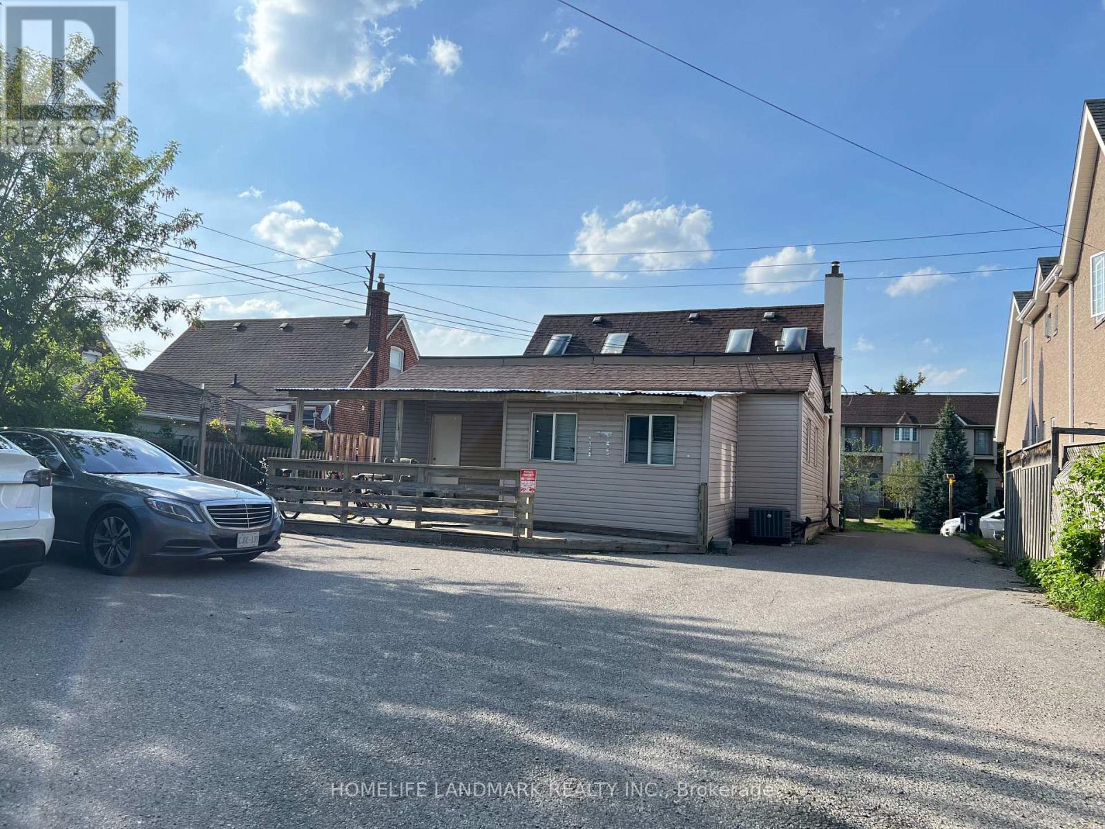 149 Finch Avenue W Property Photo 2