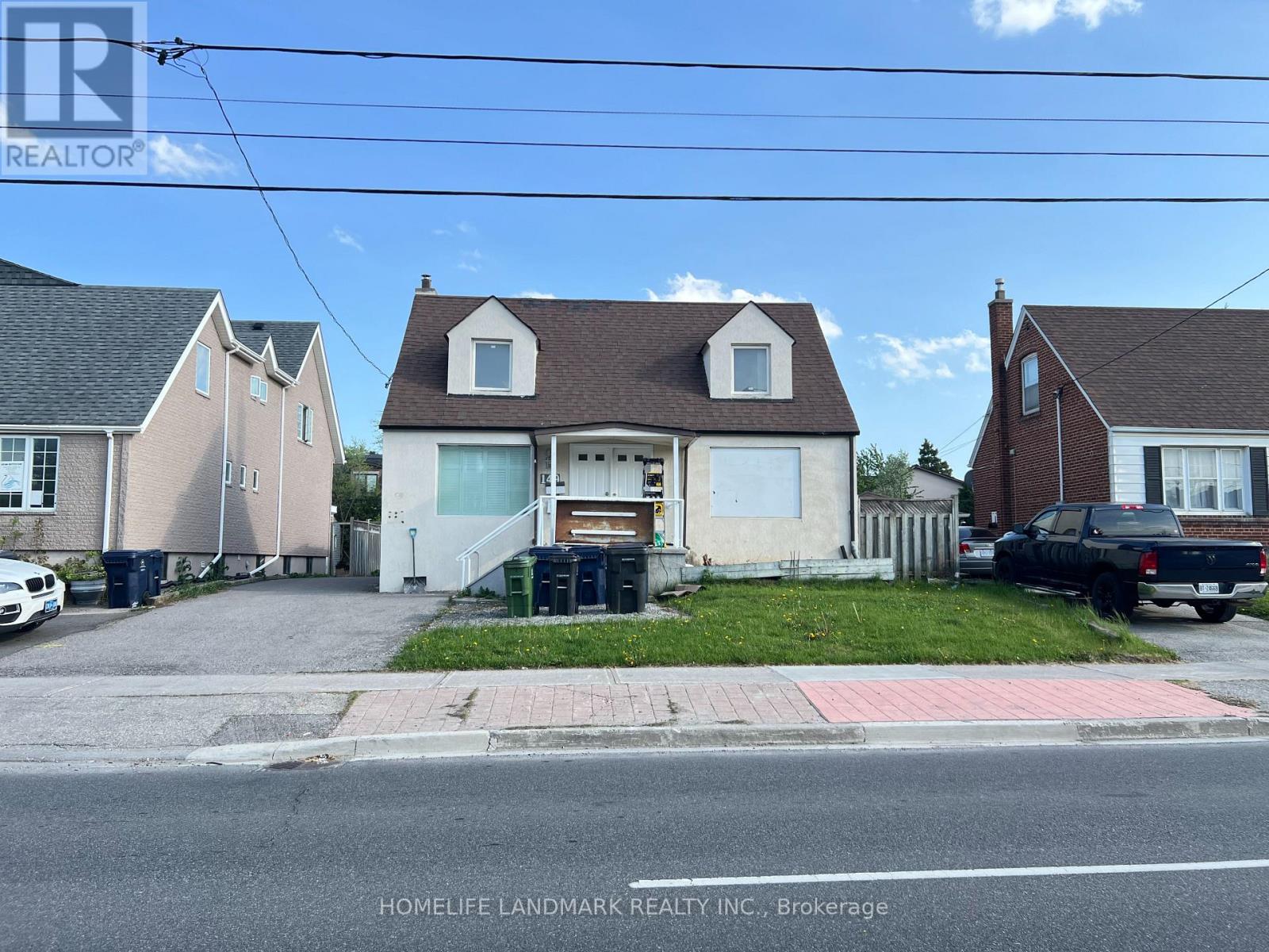 149 Finch Avenue W Property Photo 4