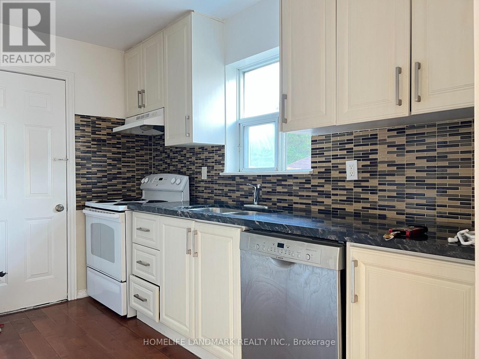 149 Finch Avenue W Property Photo 6