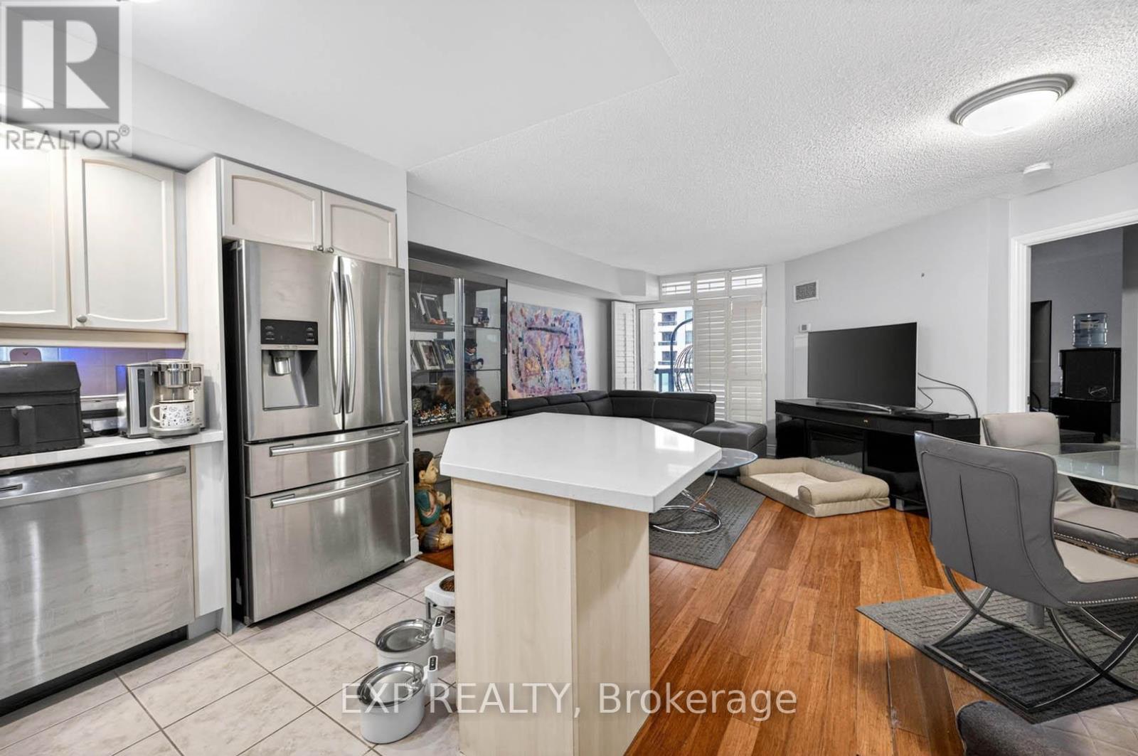 1109 - 5 Northtown Way Property Photo 8