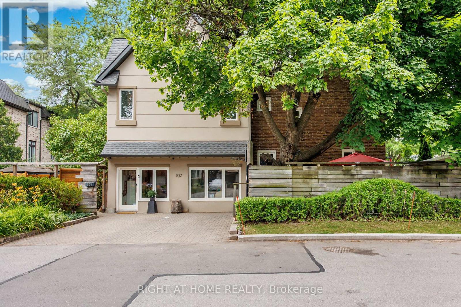 107 Otter Crescent Property Photo 3