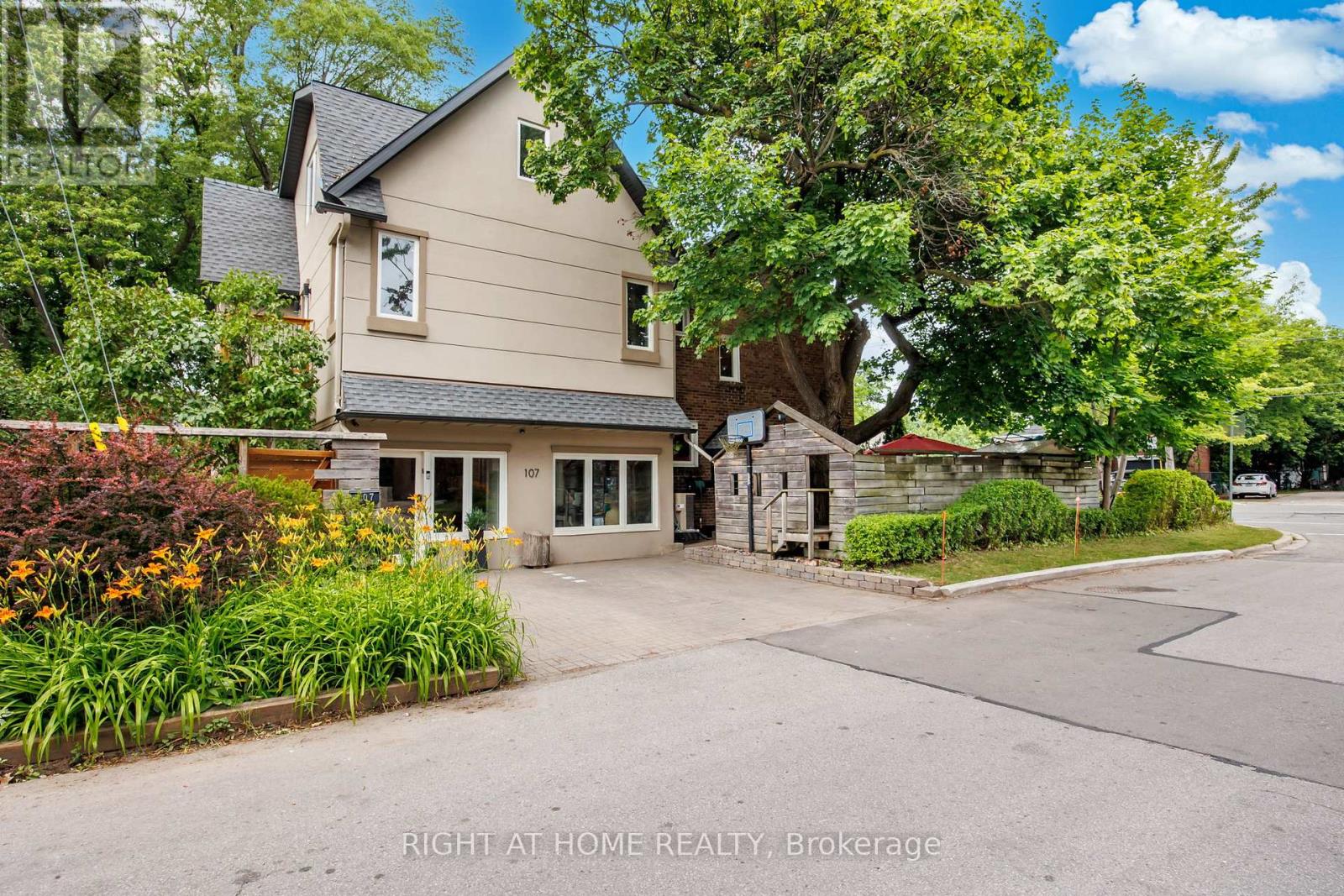 107 Otter Crescent Property Photo 4