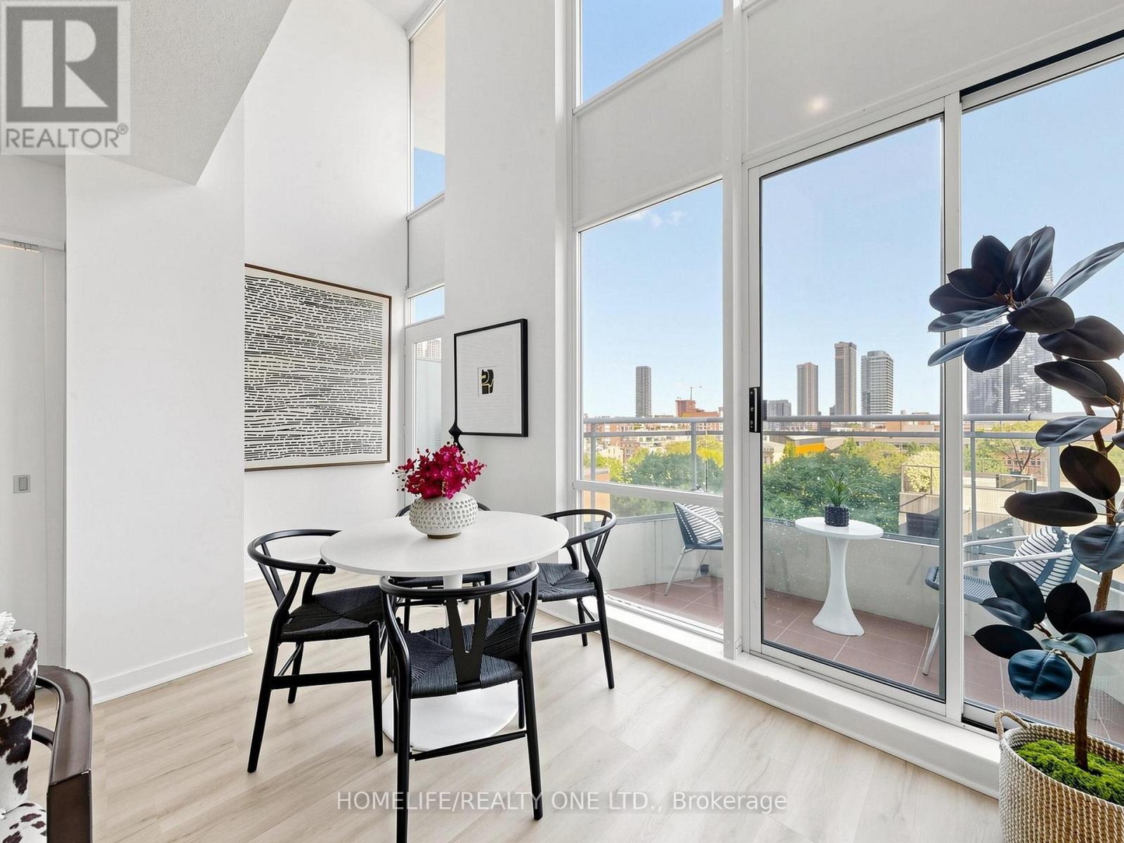 913 - 77 Lombard Street Property Photo 8