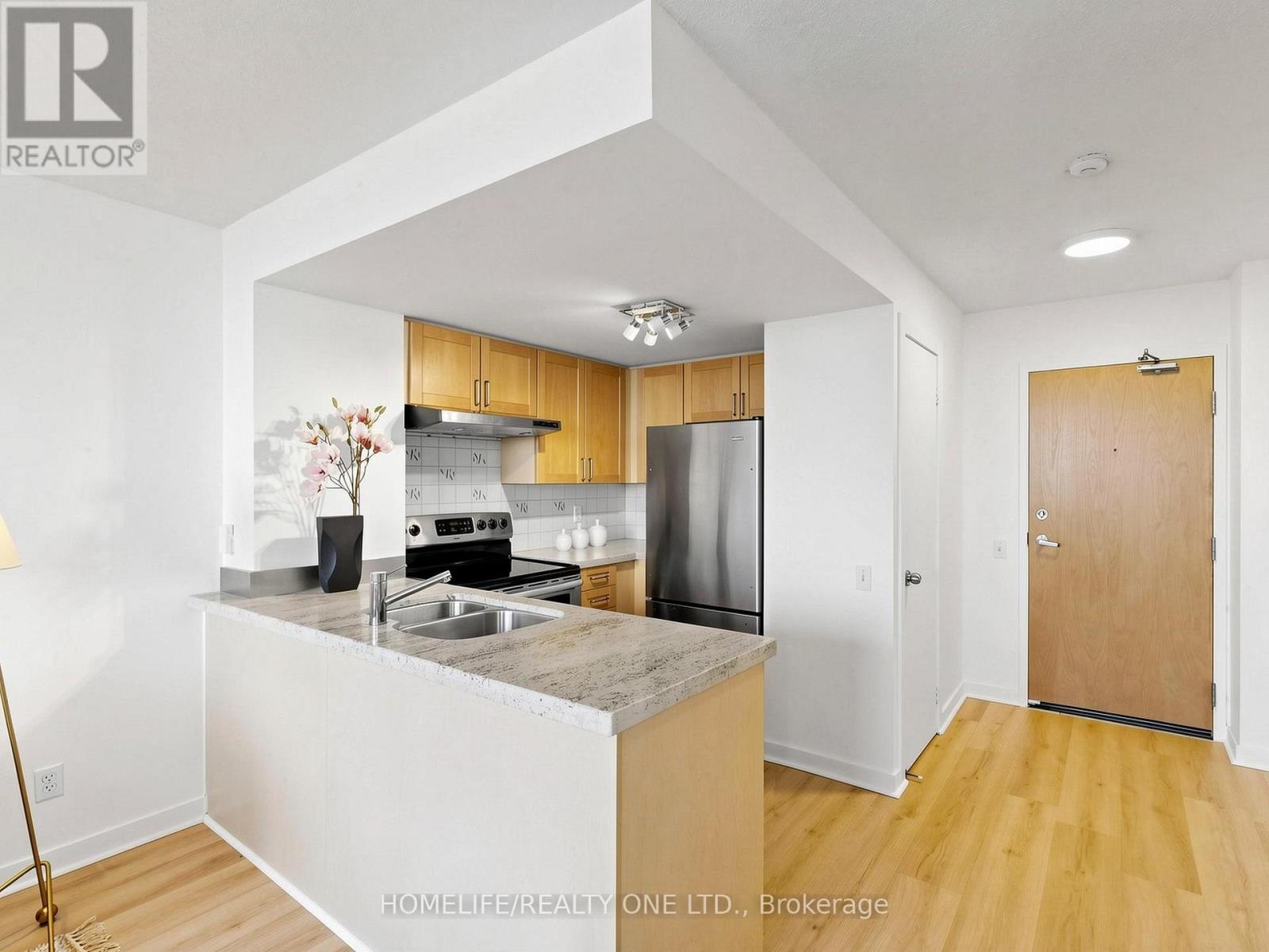 913 - 77 Lombard Street Property Photo 15