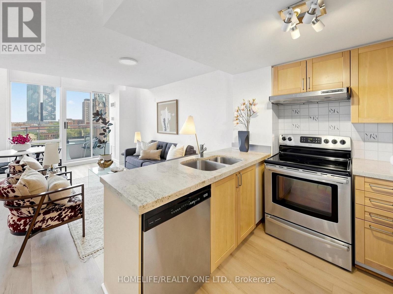913 - 77 Lombard Street Property Photo 16