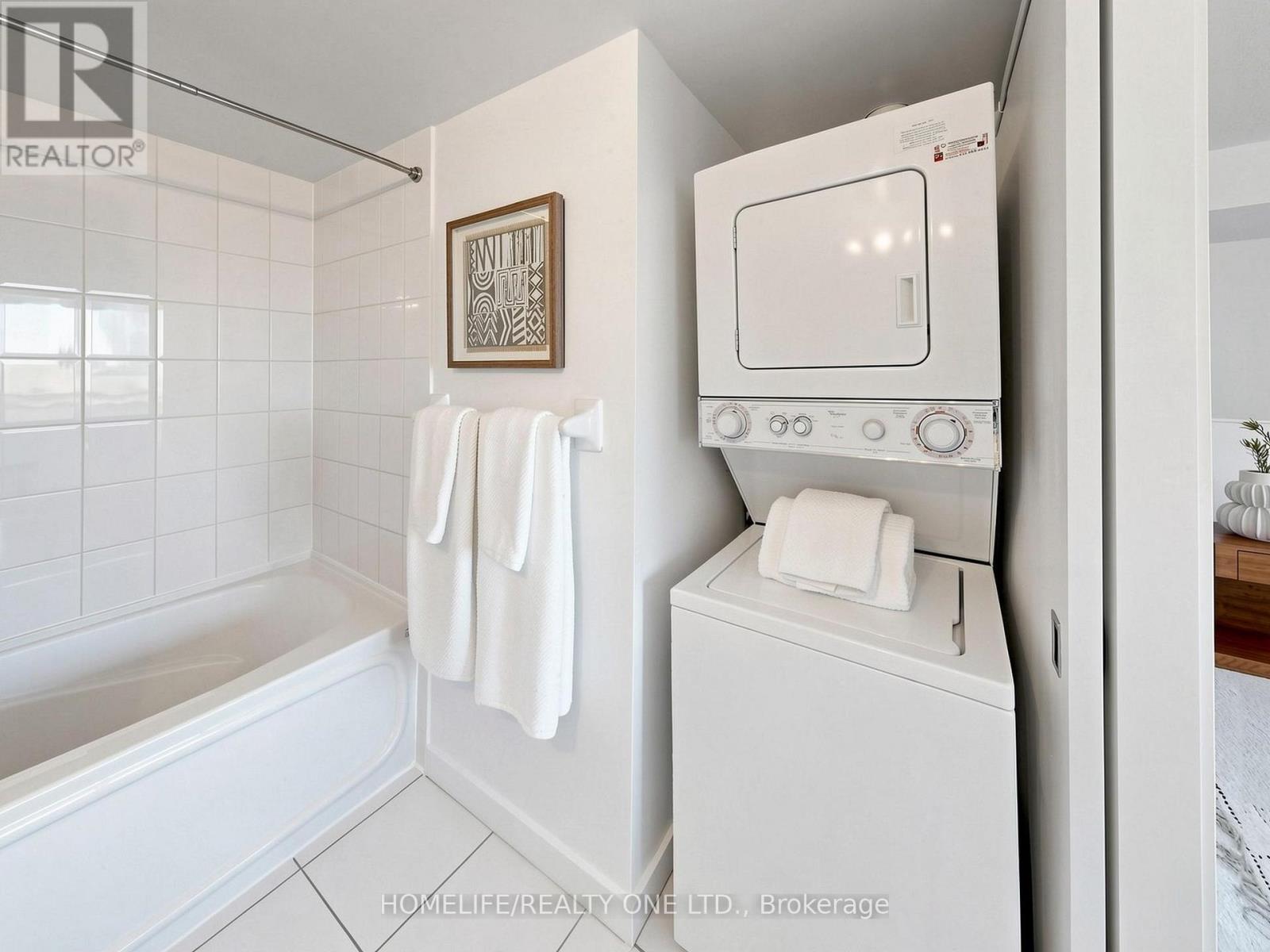 913 - 77 Lombard Street Property Photo 36