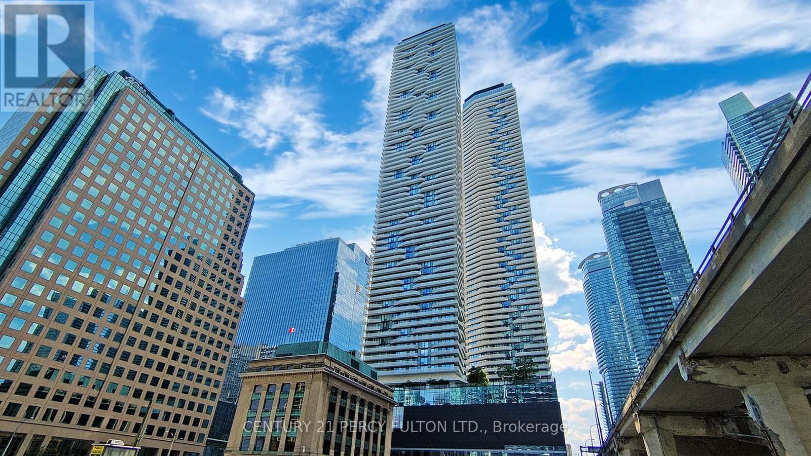 6901 - 100 Harbour Street Property Photo 1