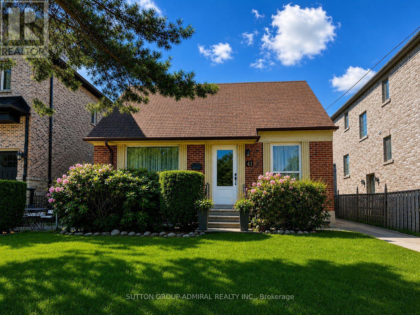 41 ATHABASKA AVENUE Property Photo 1