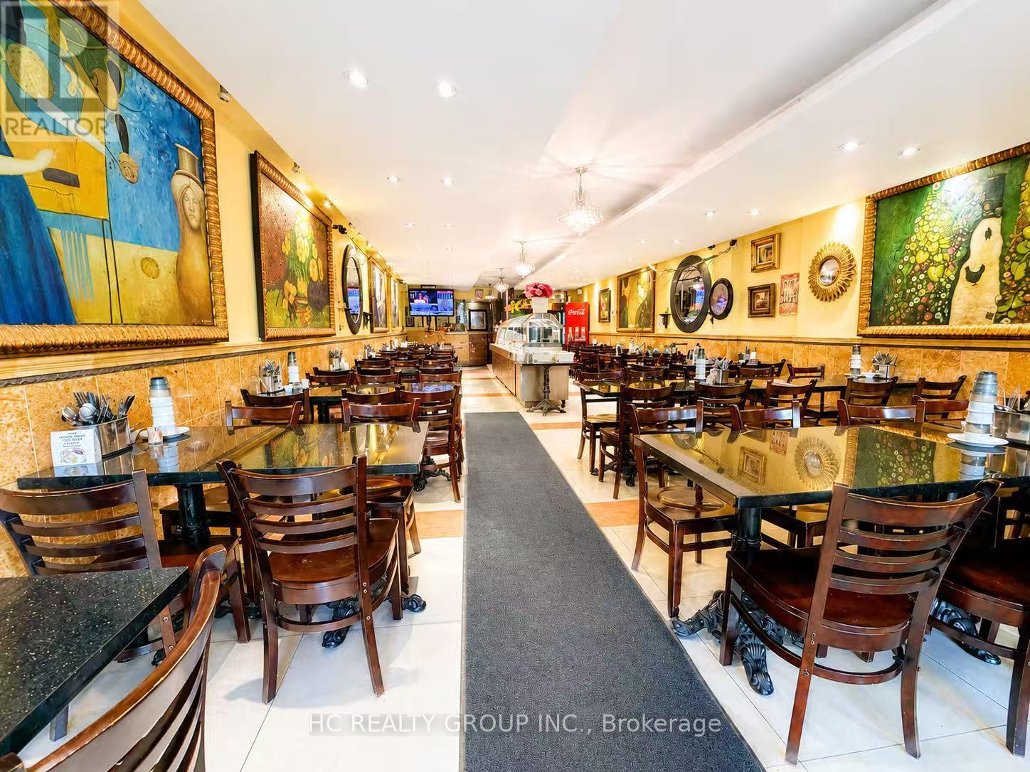 414 DUNDAS STREET W
