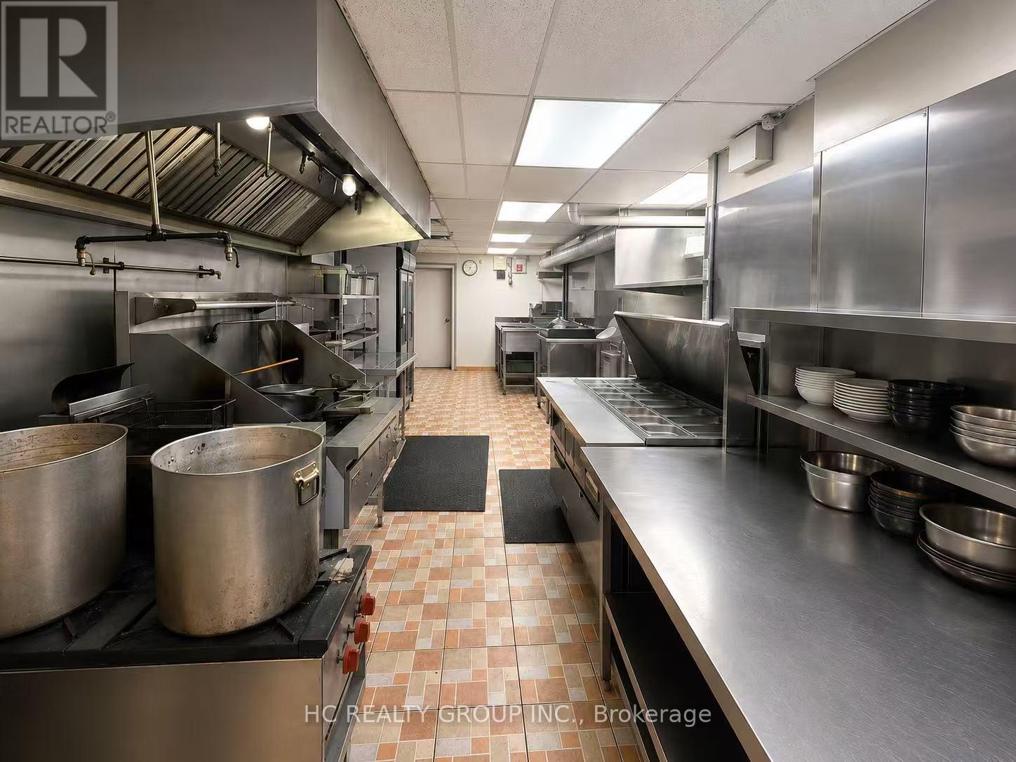 414 Dundas Street W Property Photo 4