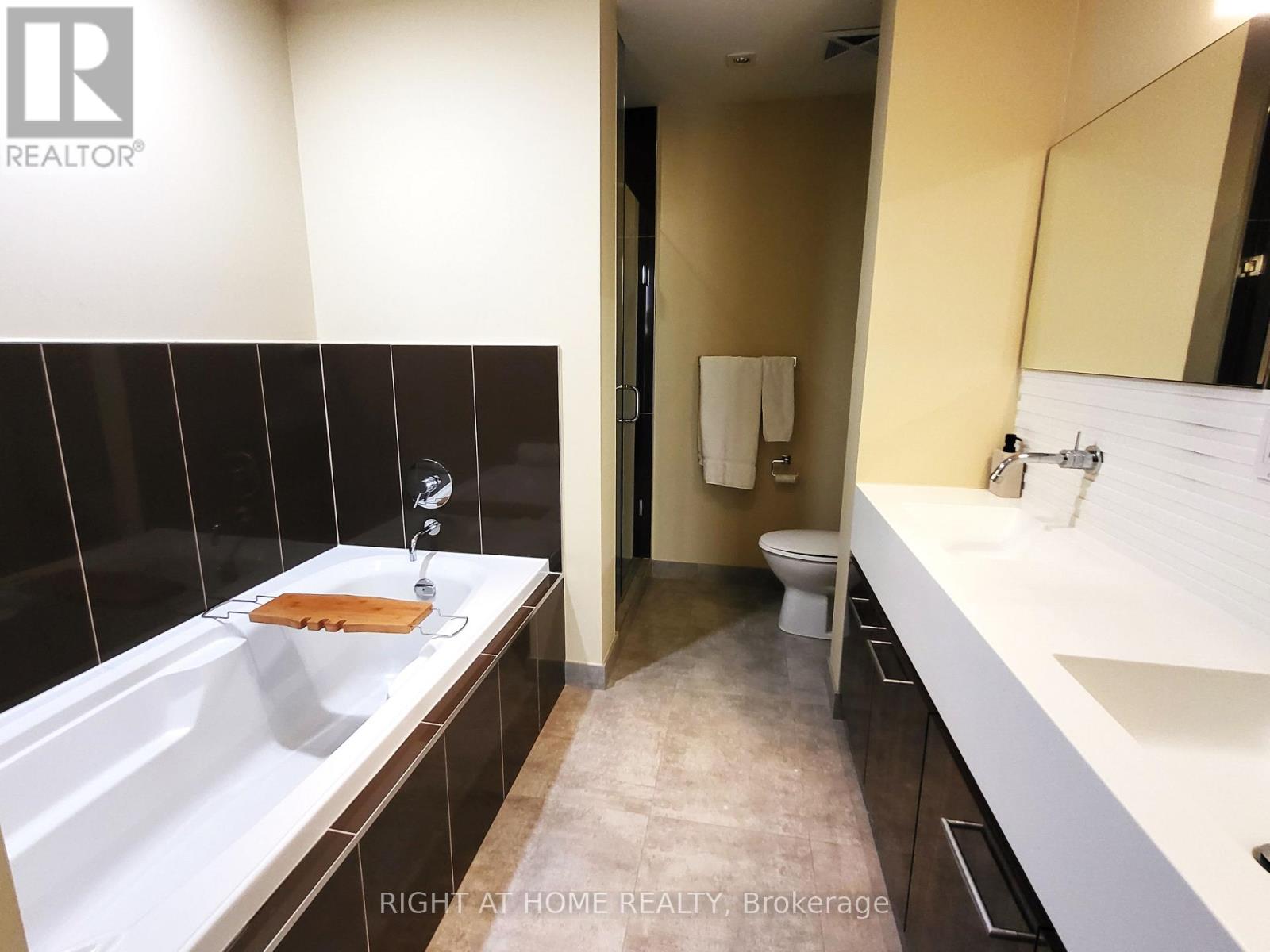 Ph1027 - 55 Stewart Street Property Photo 12