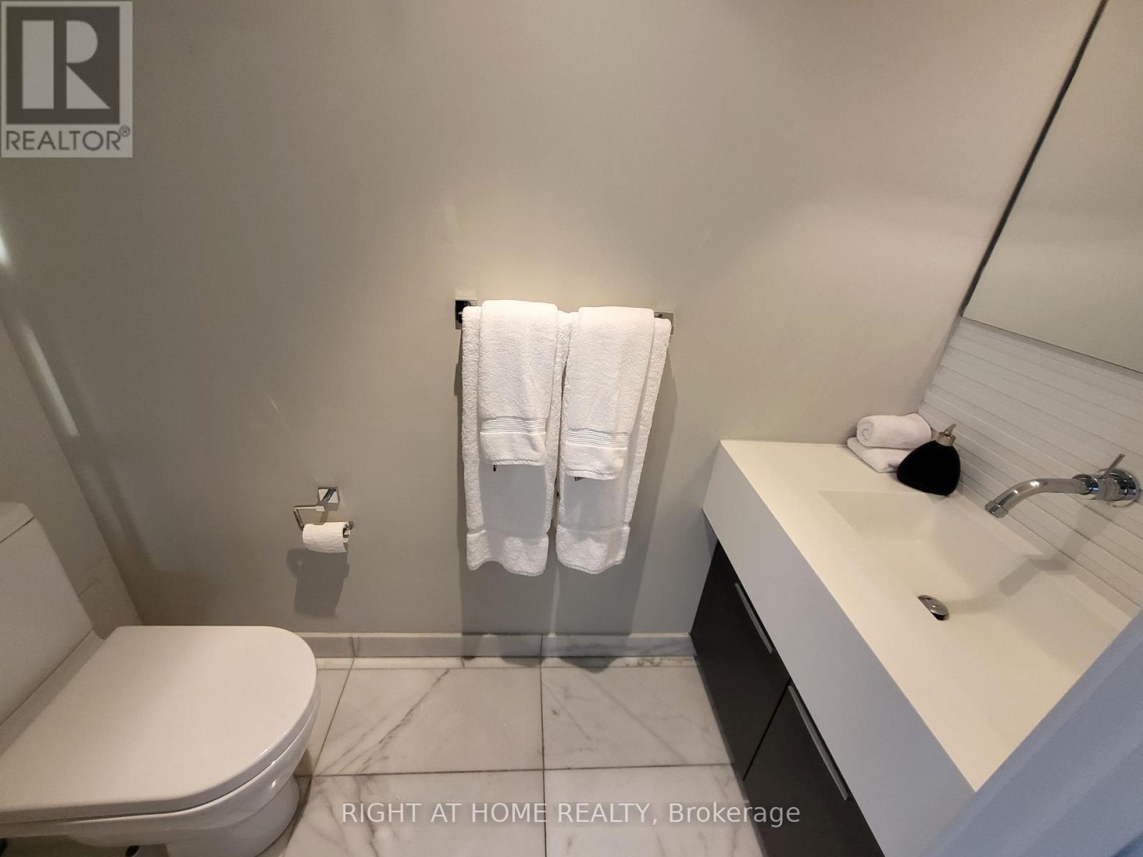 Ph1027 - 55 Stewart Street Property Photo 14