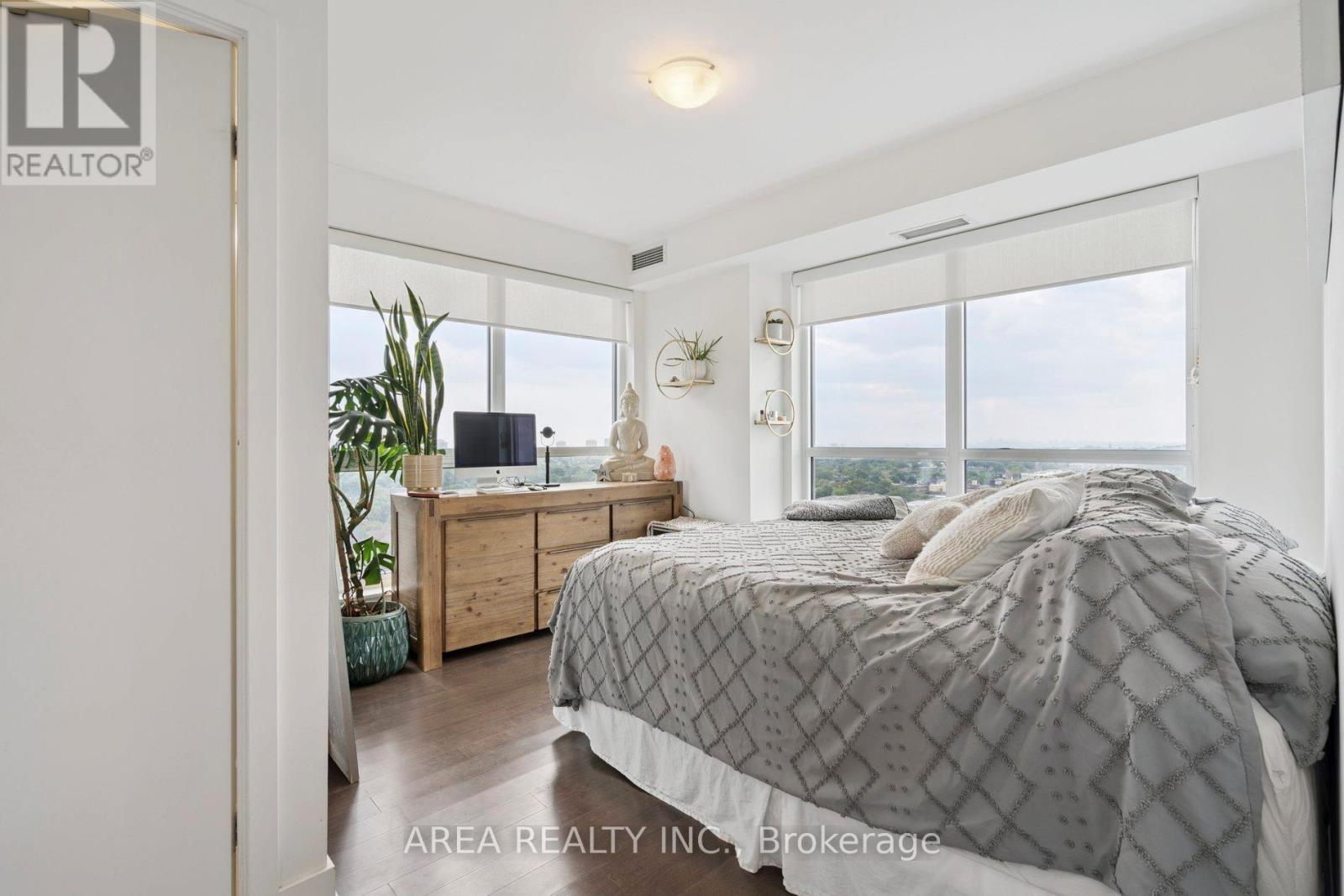1910 - 58 Orchard View Boulevard Property Photo 20