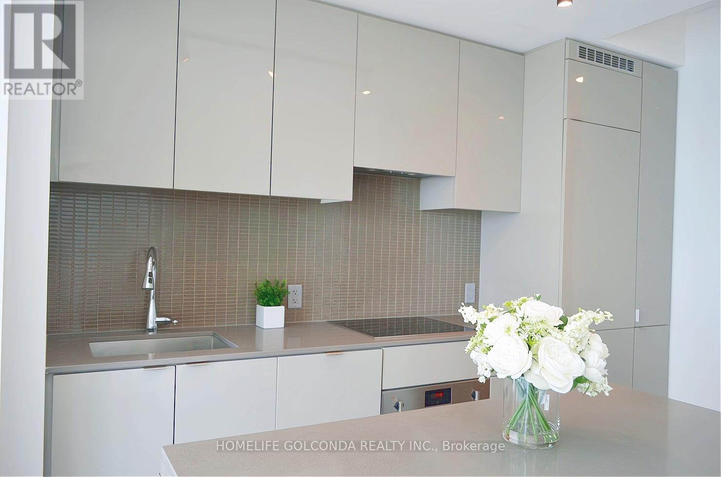 5001 - 7 Grenville Street Property Photo 4