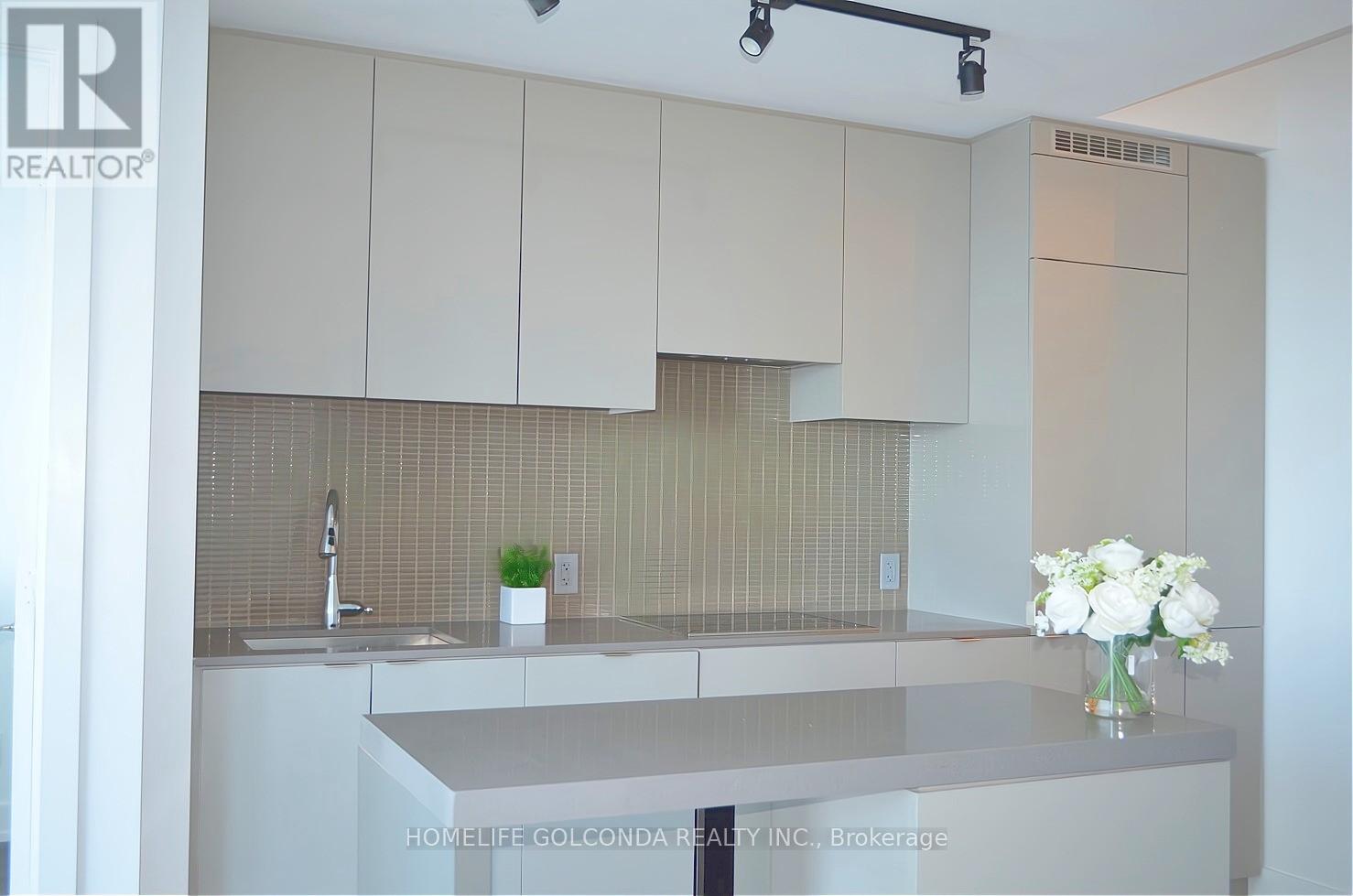 5001 - 7 Grenville Street Property Photo 5