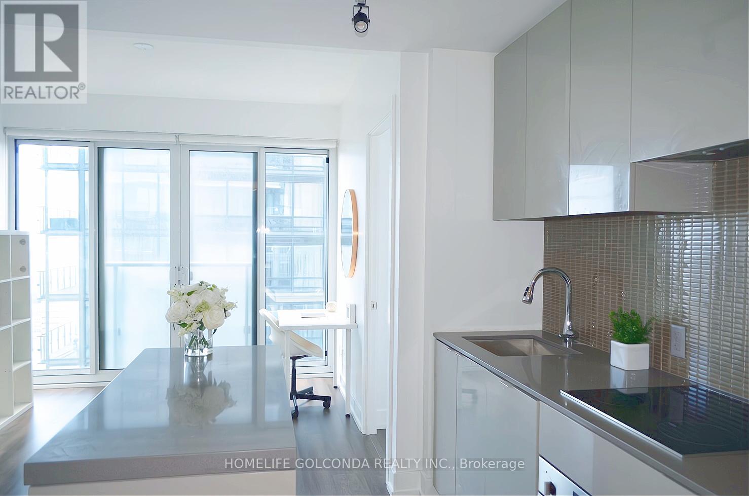 5001 - 7 Grenville Street Property Photo 6