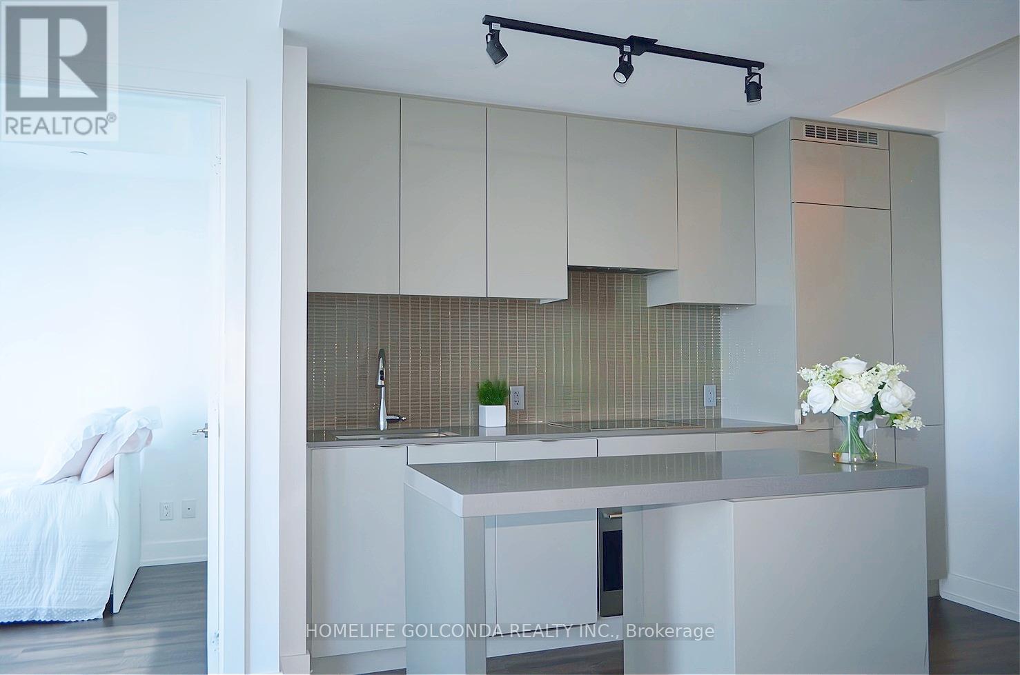 5001 - 7 Grenville Street Property Photo 11