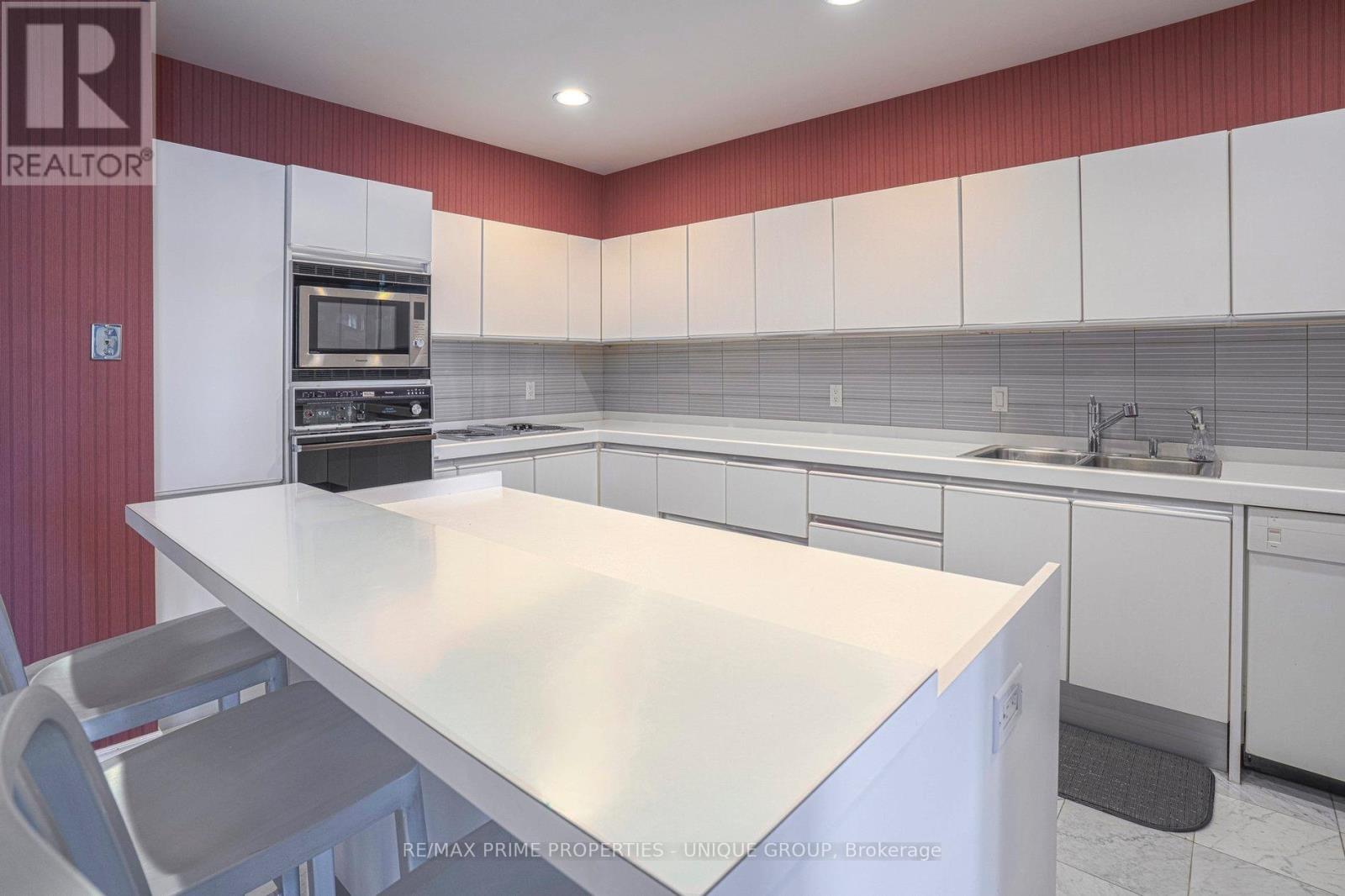 112 Scollard Street Property Photo 17