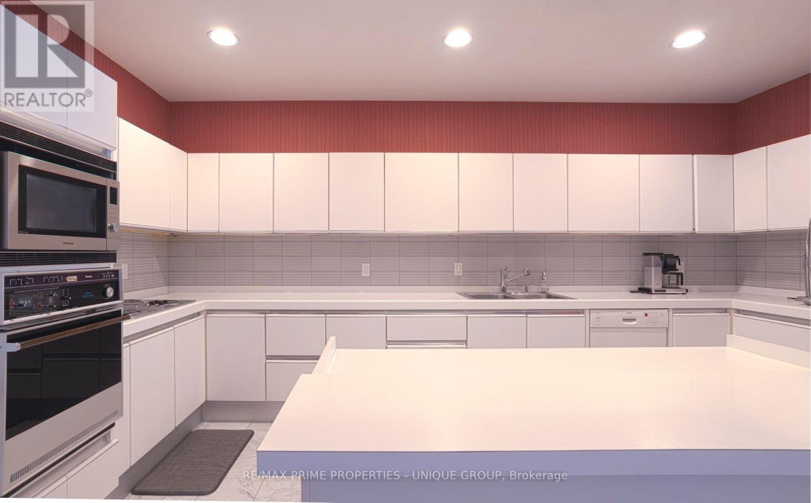112 Scollard Street Property Photo 19