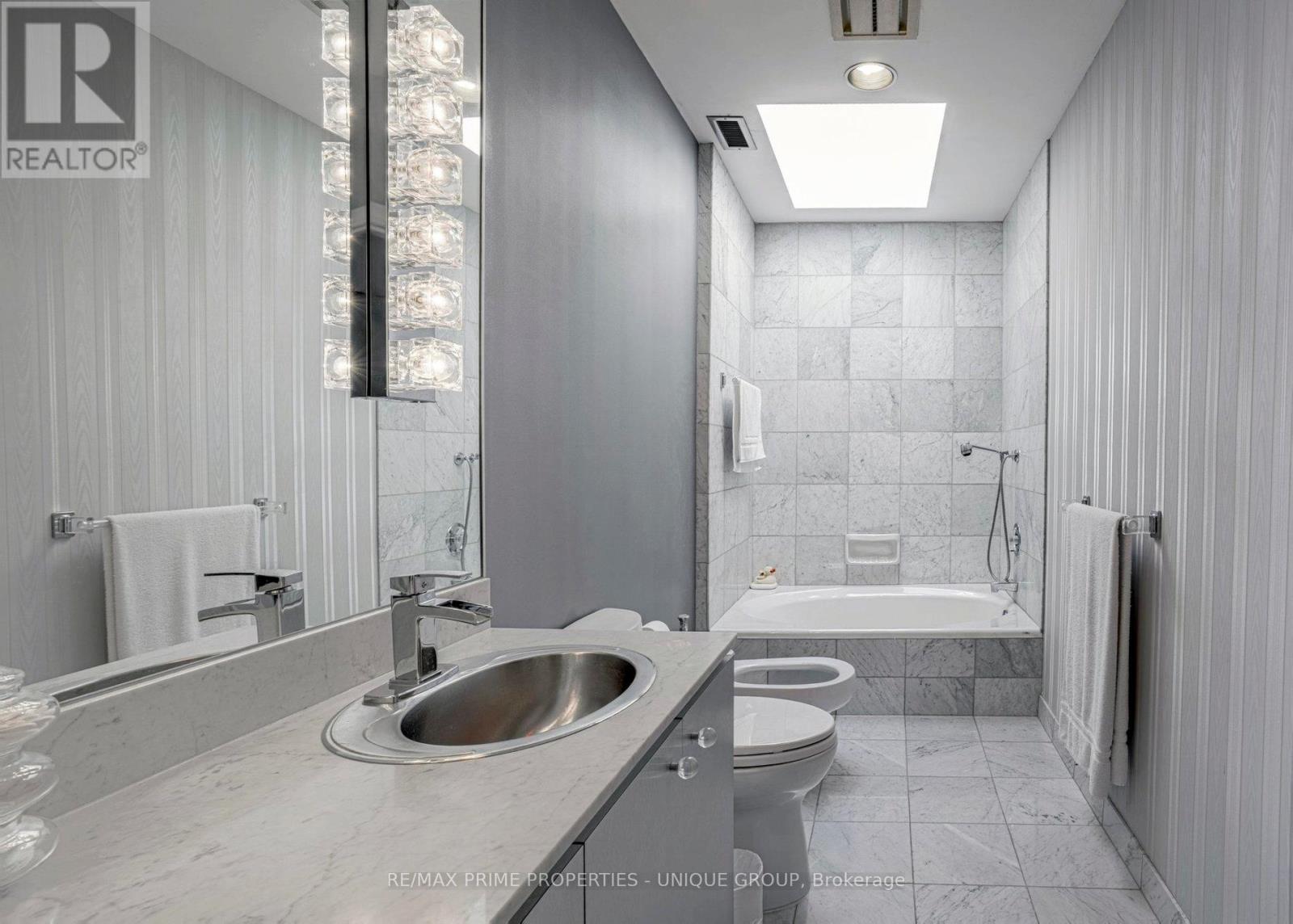 112 Scollard Street Property Photo 23