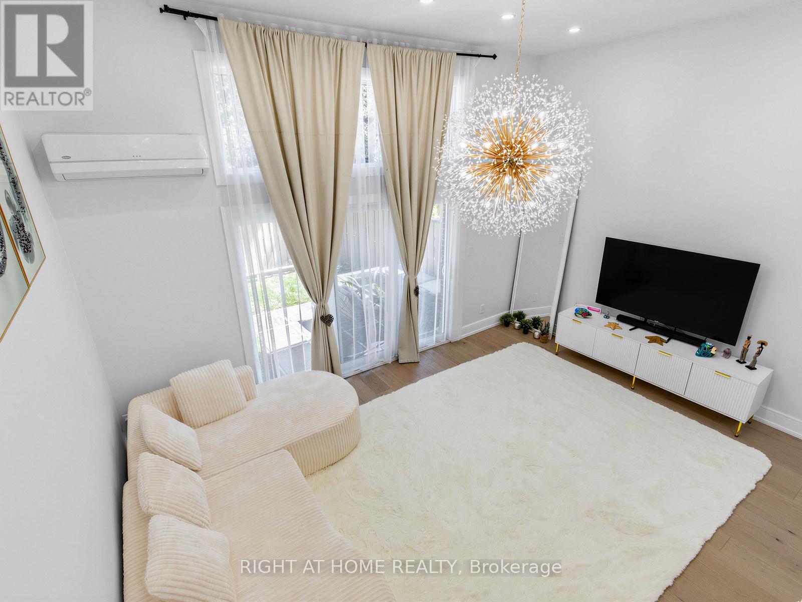 100 Jenny Wrenway Property Photo 11