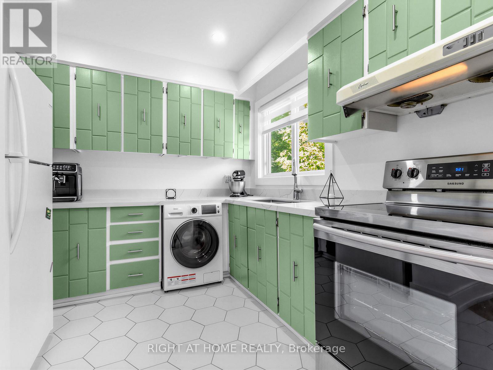 100 Jenny Wrenway Property Photo 14