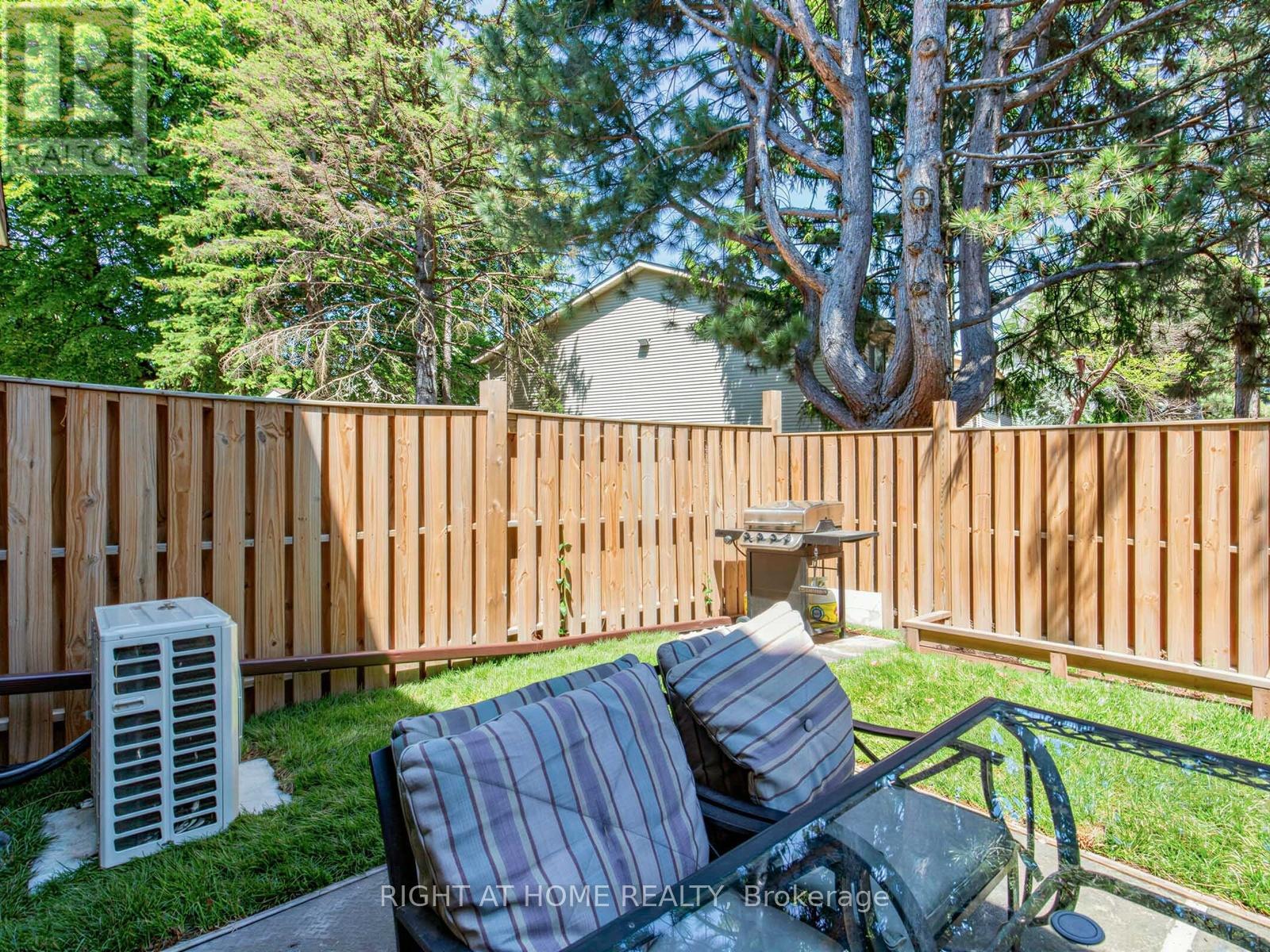 100 Jenny Wrenway Property Photo 27