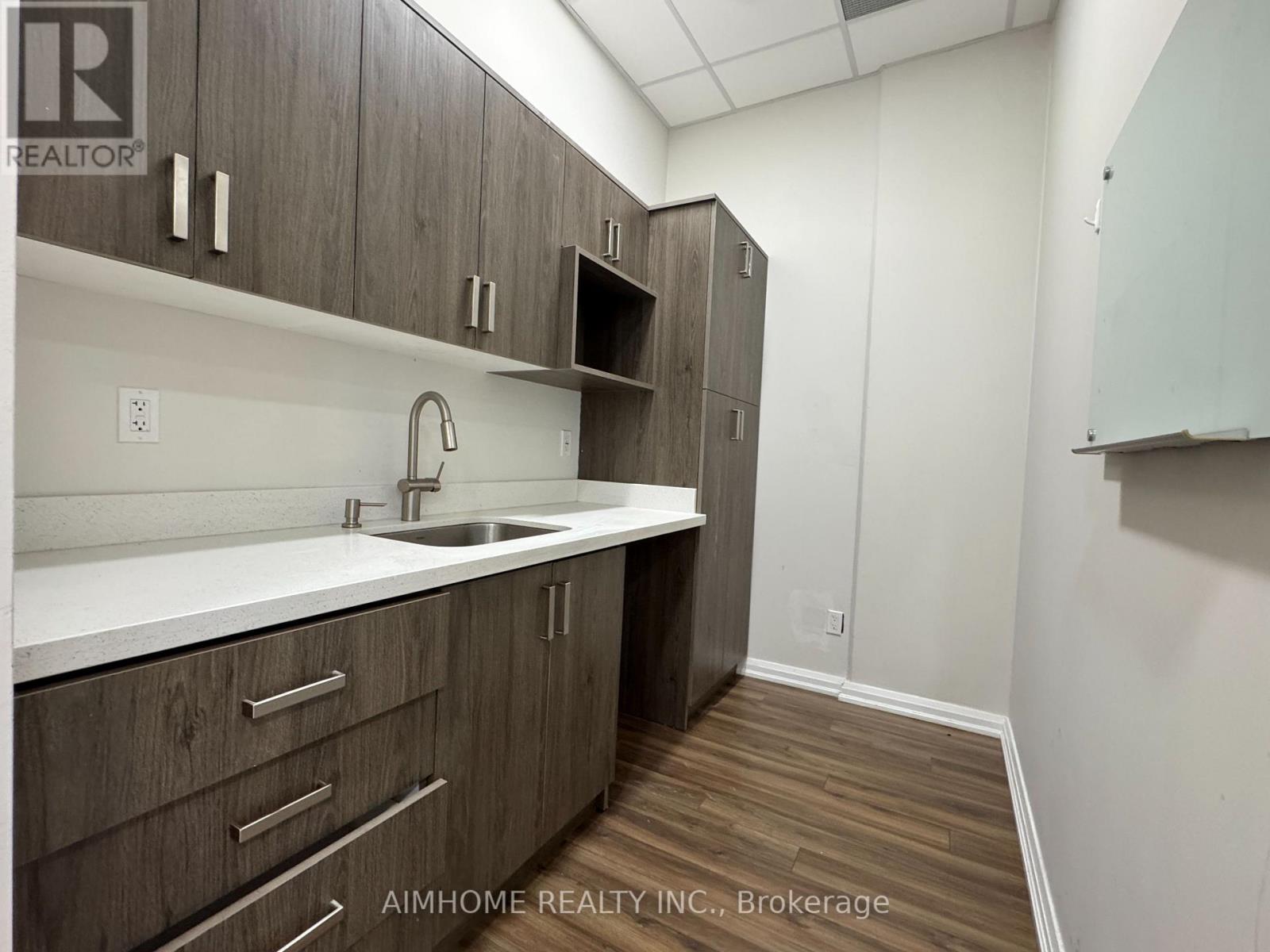 705/704 - 4789 Yonge Street Property Photo 8