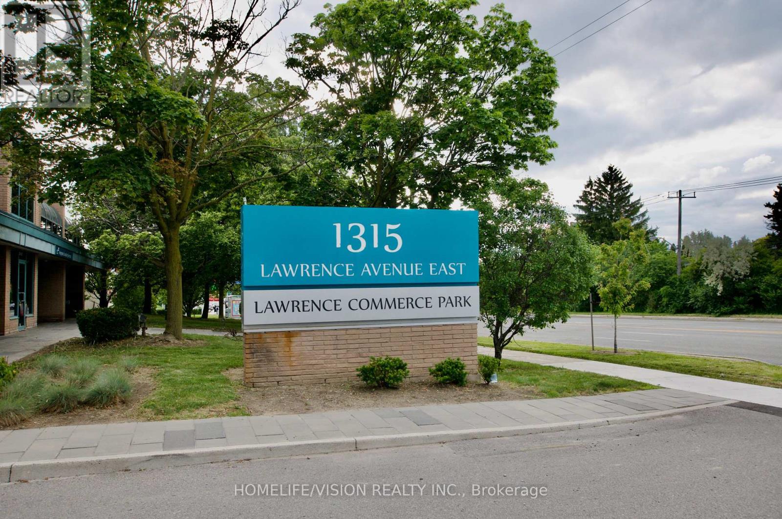 303 - 1315 Lawrence Avenue E Photo de la propriété 1